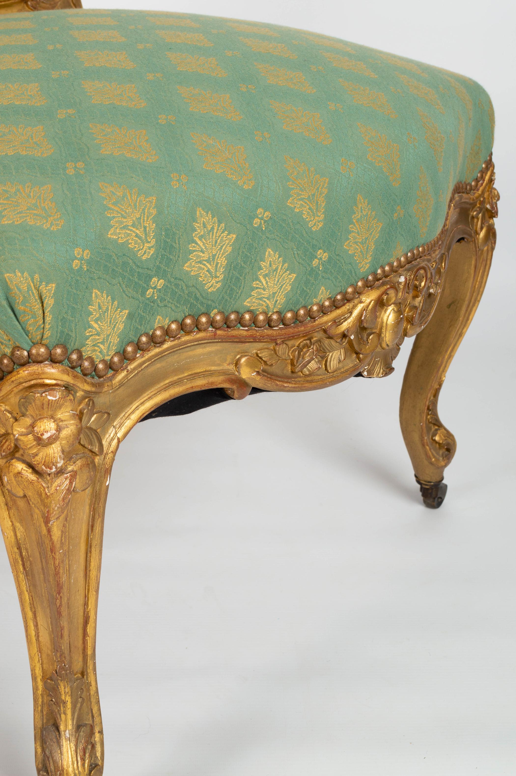 Paar antike französische Salonstühle aus vergoldetem Holz im Louis XV.-Stil des 19. Jahrhunderts, um 1870 im Angebot 1