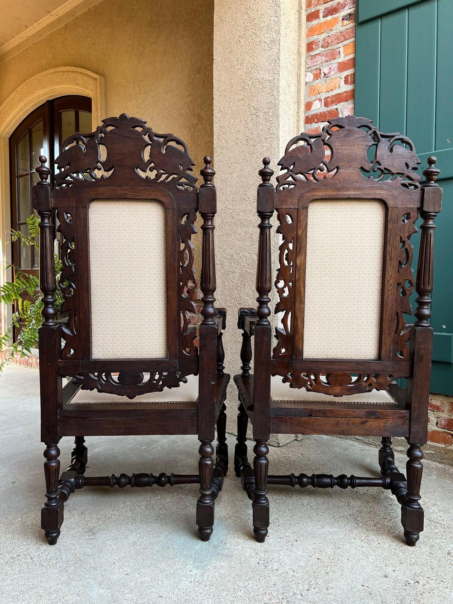 COPPIA Antique French Arm Chair Dining Renaissance Carved Oak Bird Black Forest in vendita 4