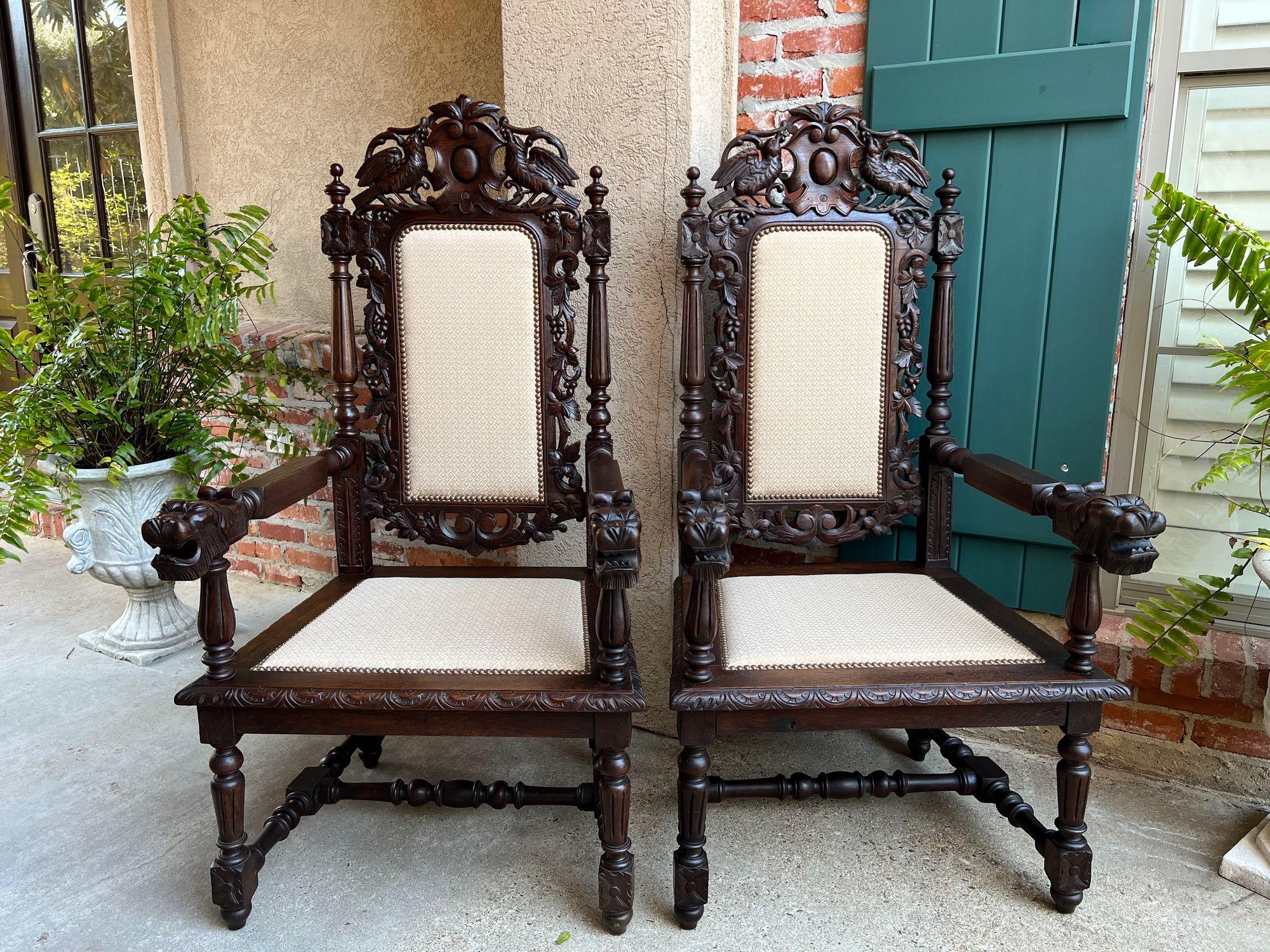 COPPIA Antique French Arm Chair Dining Renaissance Carved Oak Bird Black Forest in vendita 5