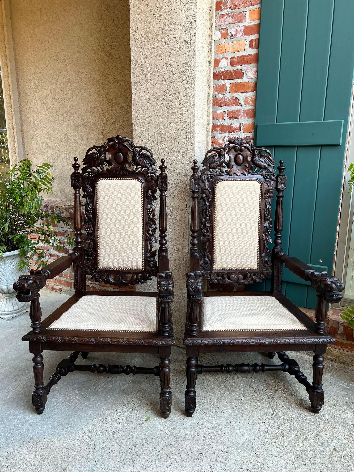 COPPIA Antique French Arm Chair Dining Renaissance Carved Oak Bird Black Forest in vendita 6