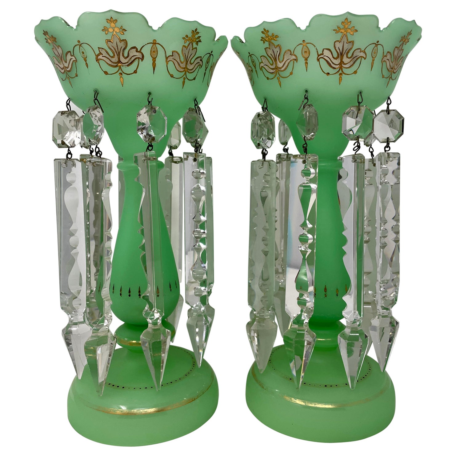 Paire de lustres français anciens Art Nouveau en verre opalin vert et or, vers 1910