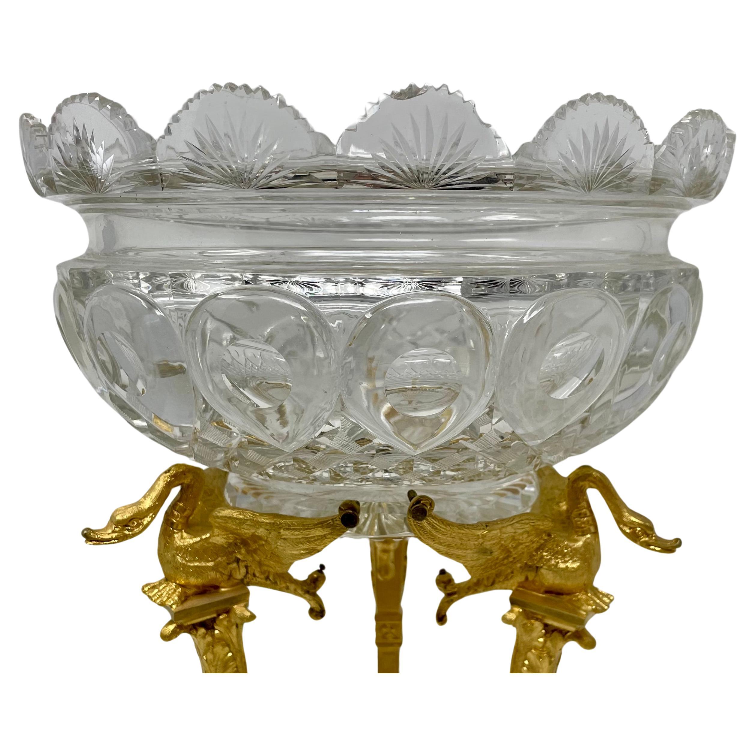 Paire de coupes françaises anciennes en cristal montées sur des socles en marbre, vers 1890 en vente 4