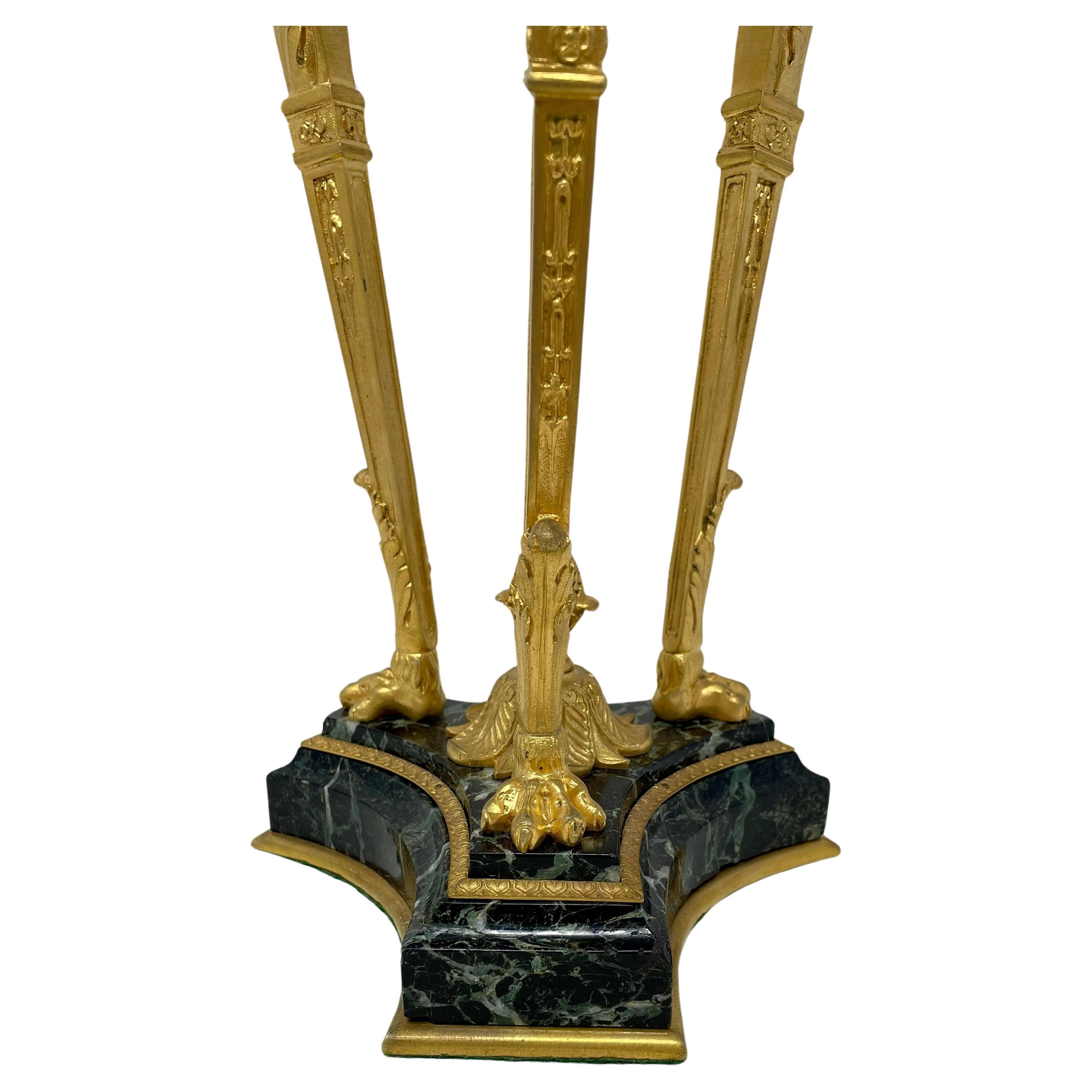 XIXe siècle Paire de coupes françaises anciennes en cristal montées sur des socles en marbre, vers 1890 en vente