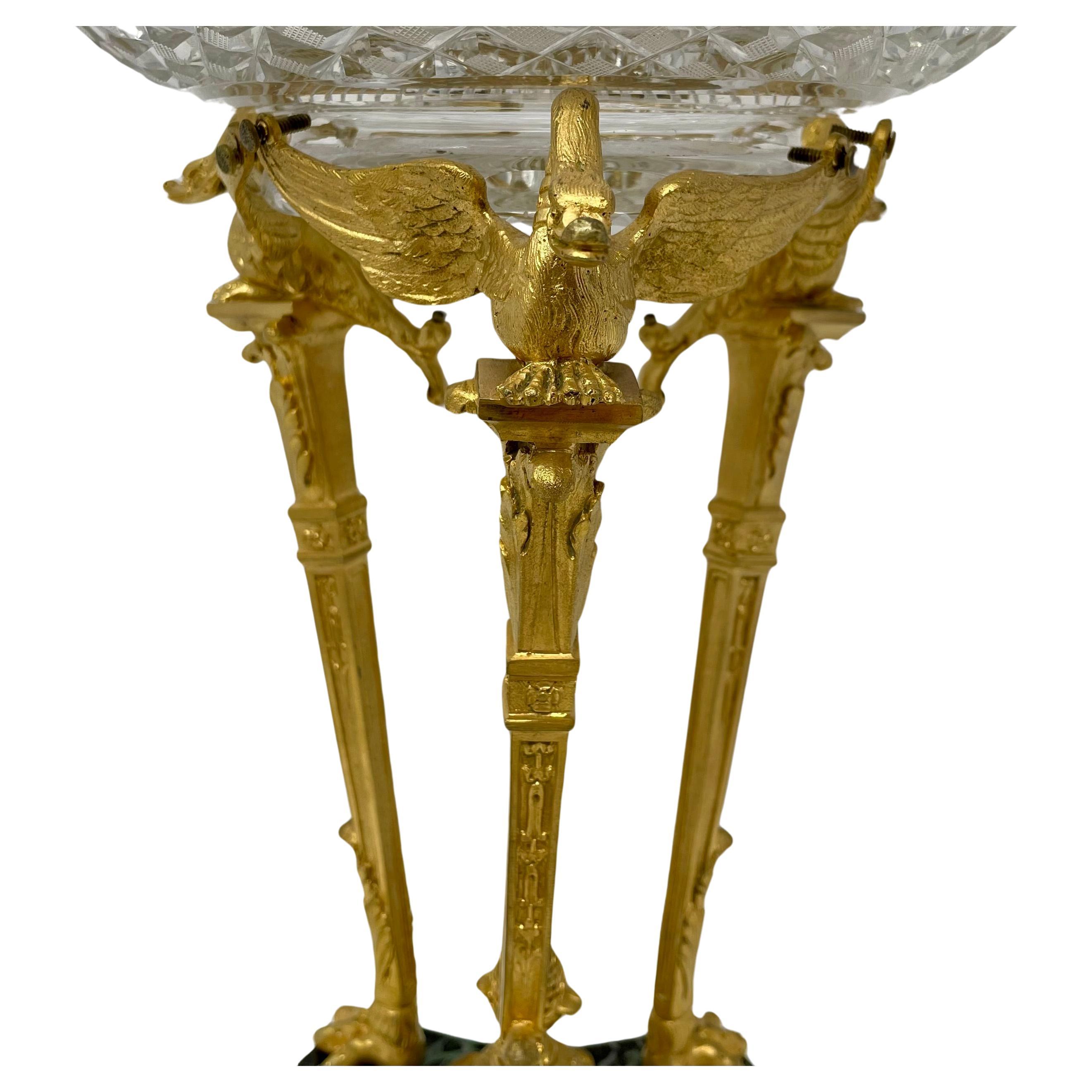 Paire de coupes françaises anciennes en cristal montées sur des socles en marbre, vers 1890 en vente 1