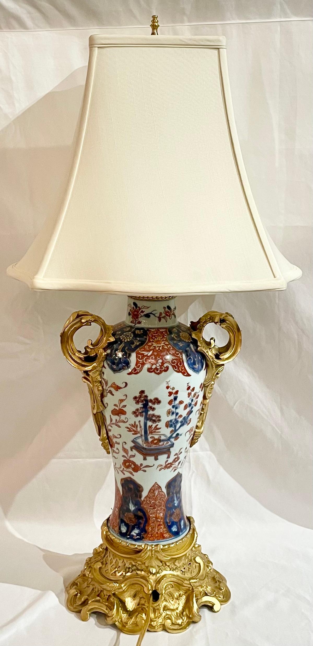 Pareja de Lámparas Francesas Antiguas de Bronce D'Oré Montadas en Imari Porcelain, Circa 1880. en venta 2
