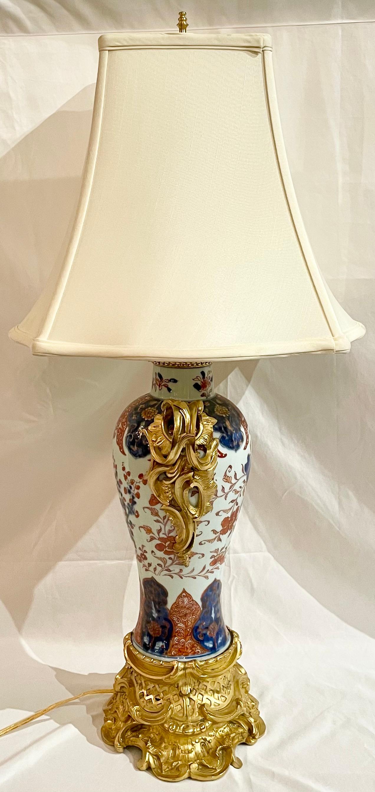 Pareja de Lámparas Francesas Antiguas de Bronce D'Oré Montadas en Imari Porcelain, Circa 1880. en venta 3