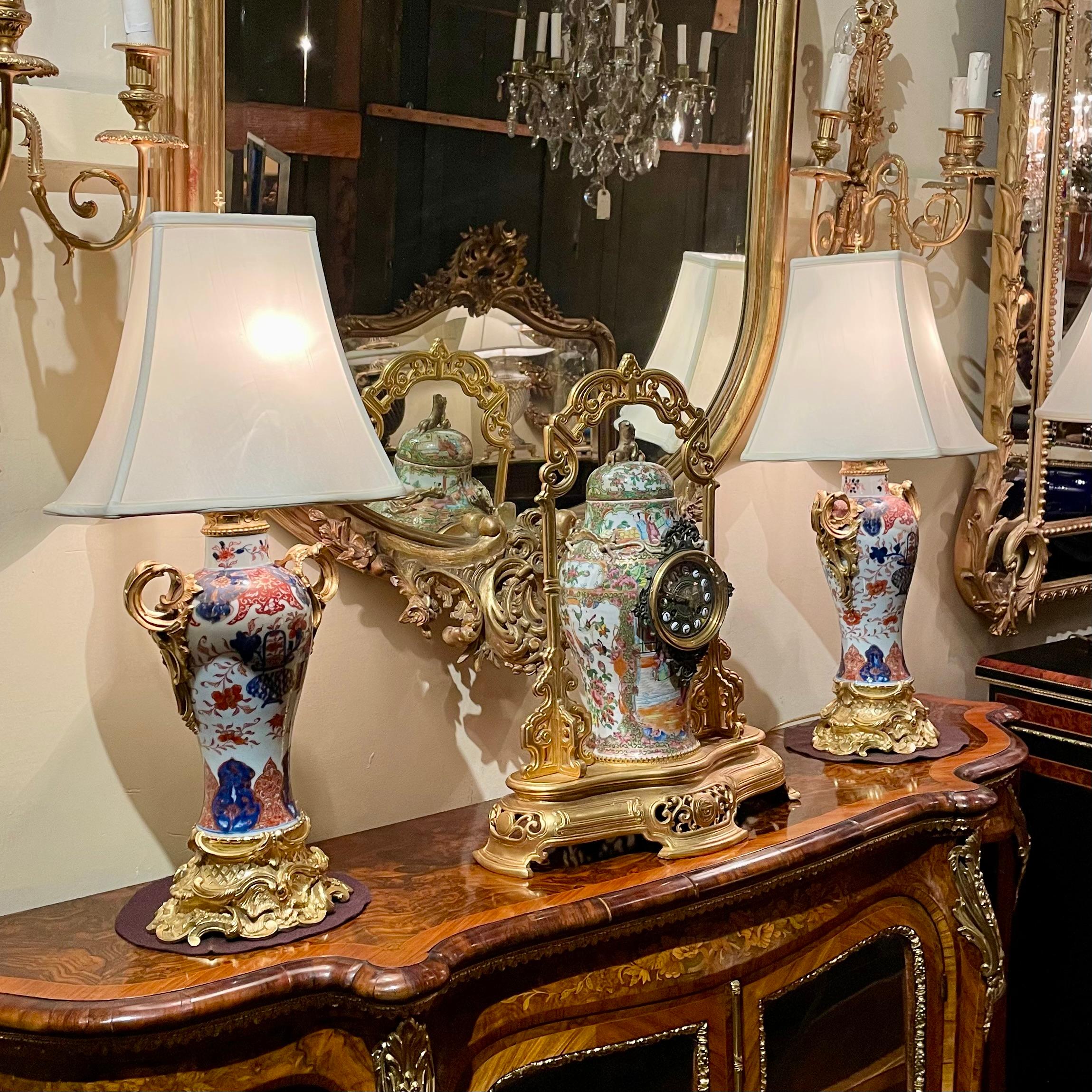 Pareja de Lámparas Francesas Antiguas de Bronce D'Oré Montadas en Imari Porcelain, Circa 1880. en venta 5
