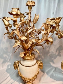 Paar antike französische D'ore-Kandelaber aus Carrara-Marmor und Bronze, um 1880