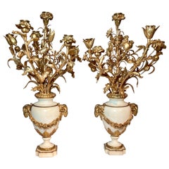 Coppia di candelabri francesi in marmo di Carrara e bronzo, circa 1880