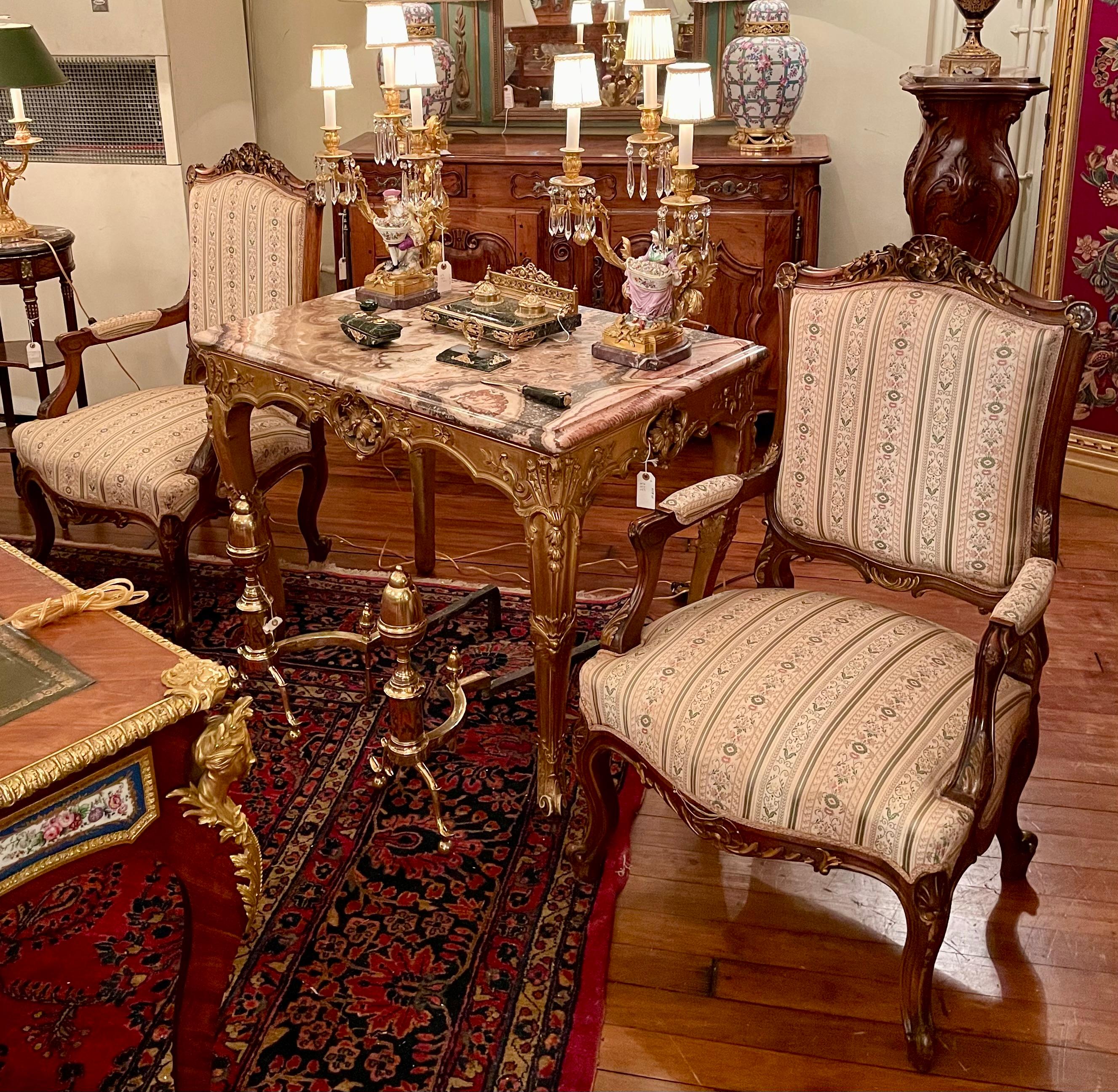 Paire d'anciens fauteuils français en noyer sculpté et doré, vers 1890. en vente 4