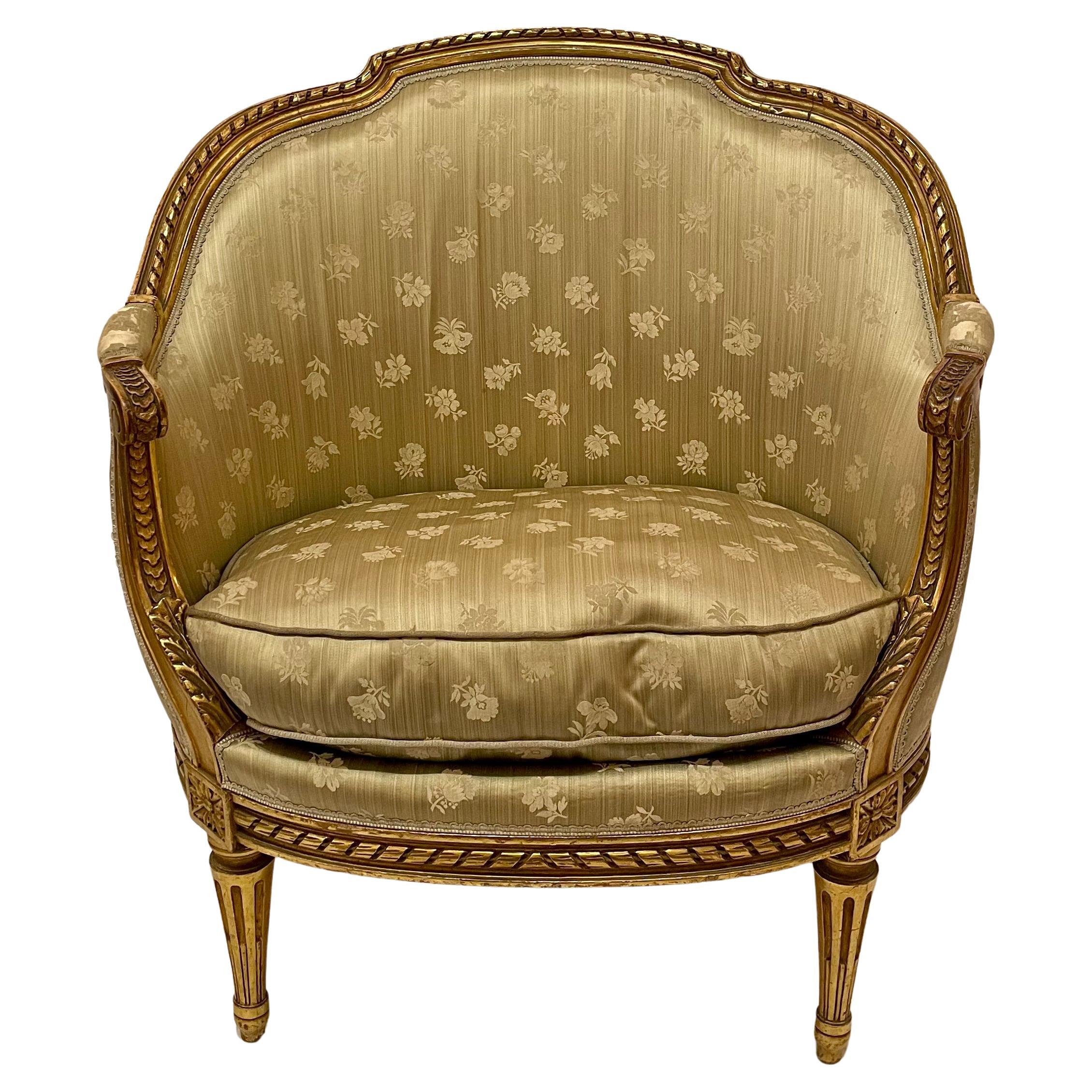 Francese Coppia di antiche sedie francesi in legno intagliato con foglie d'oro, CIRCA 1880-1890. in vendita