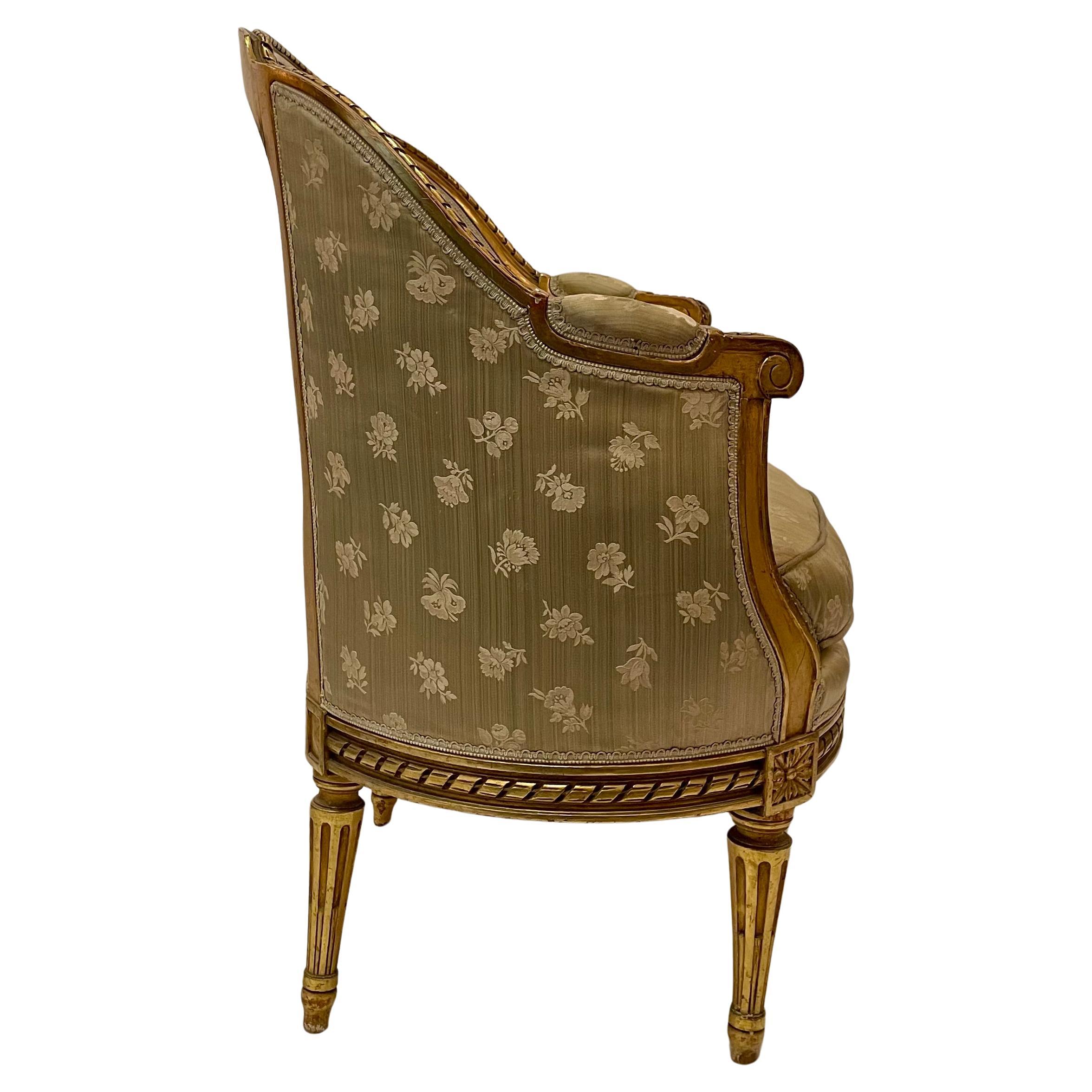 Coppia di antiche sedie francesi in legno intagliato con foglie d'oro, CIRCA 1880-1890. in vendita 1