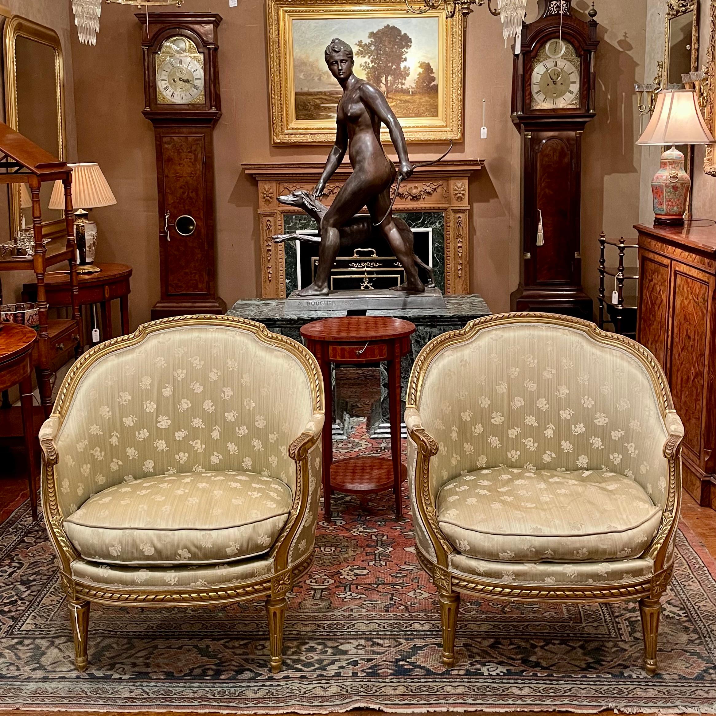 Coppia di antiche sedie francesi in legno intagliato con foglie d'oro, CIRCA 1880-1890. in vendita 2