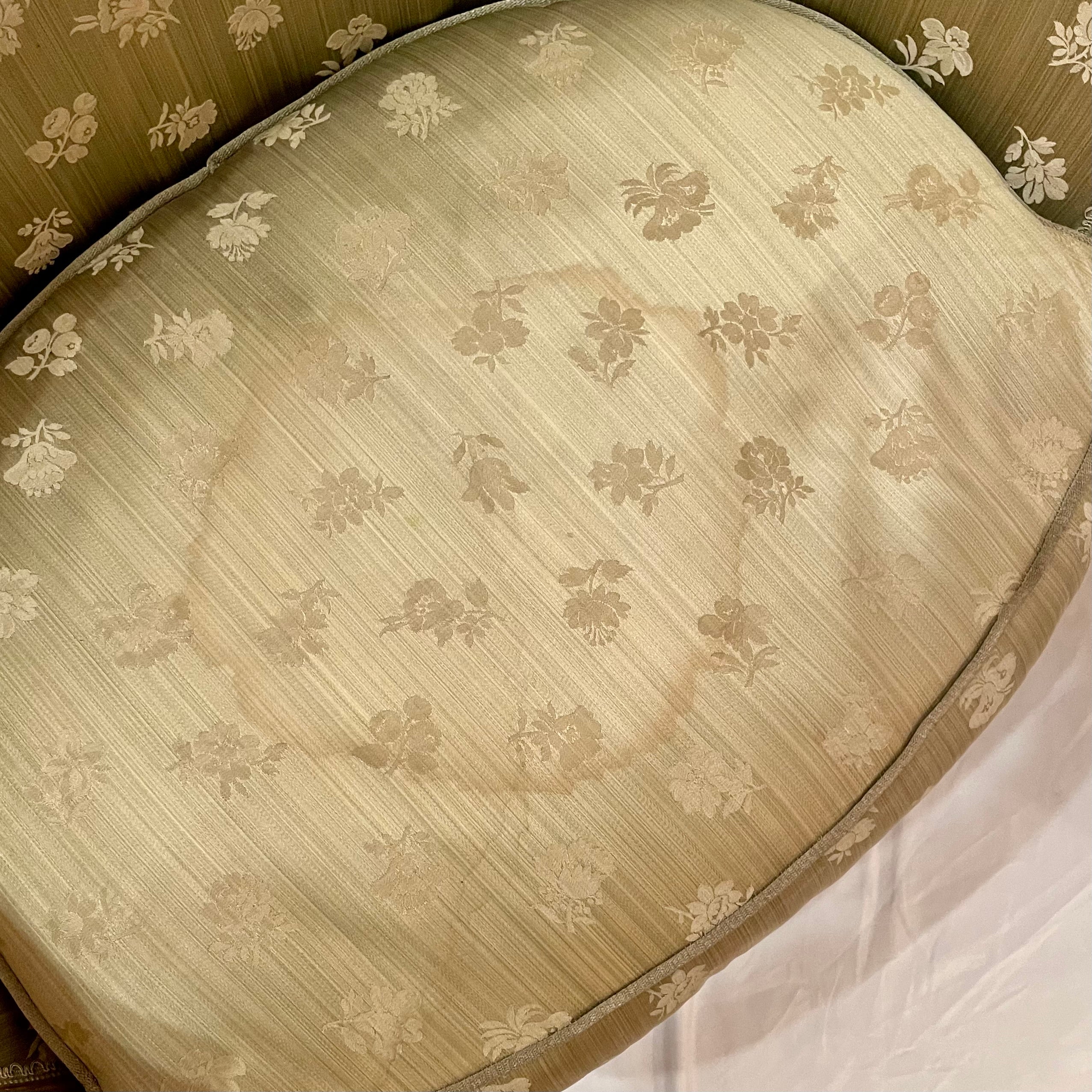 Coppia di antiche sedie francesi in legno intagliato con foglie d'oro, CIRCA 1880-1890. in vendita 3