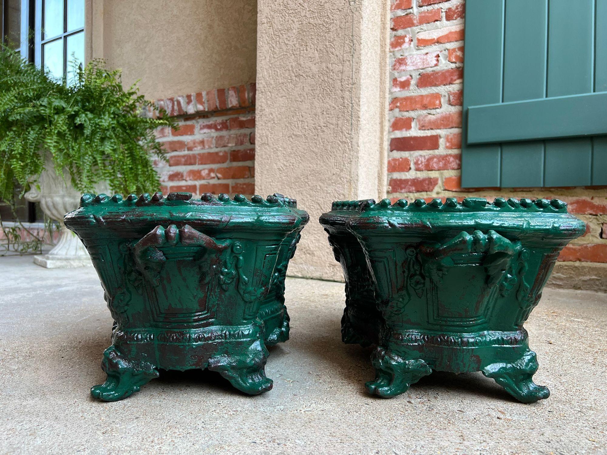 PAAR Antique French Gusseisen Jardiniere großen Fuß Cache Topf Pflanzer c1880 im Angebot 2