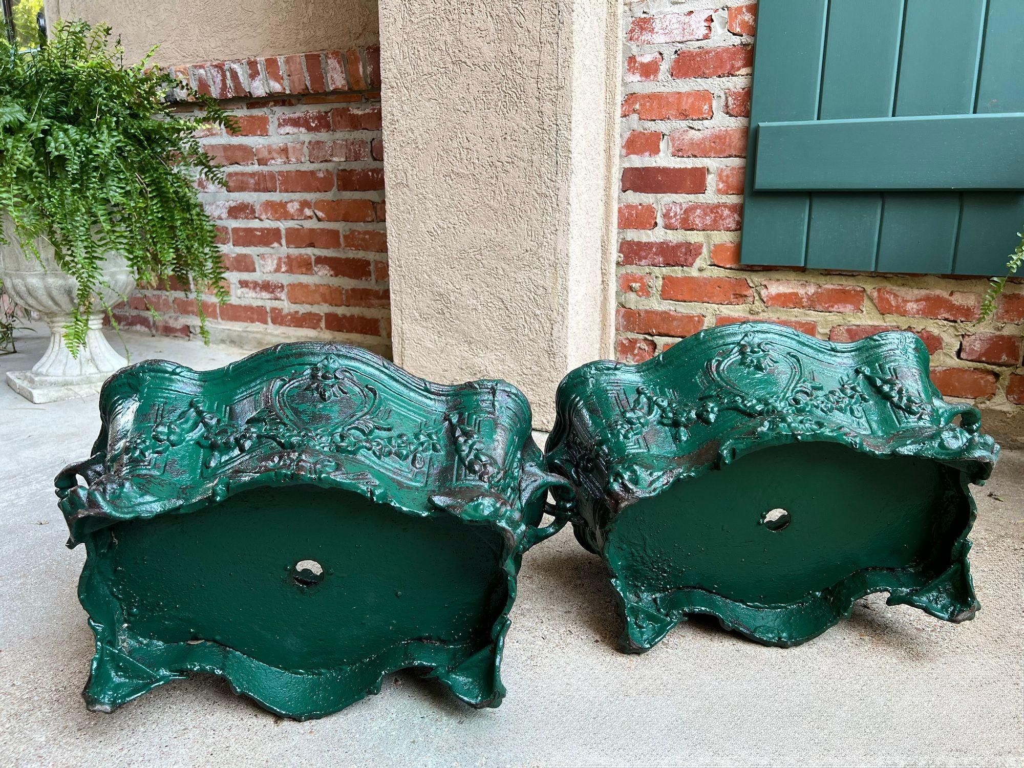 PAAR Antique French Gusseisen Jardiniere großen Fuß Cache Topf Pflanzer c1880 im Angebot 3
