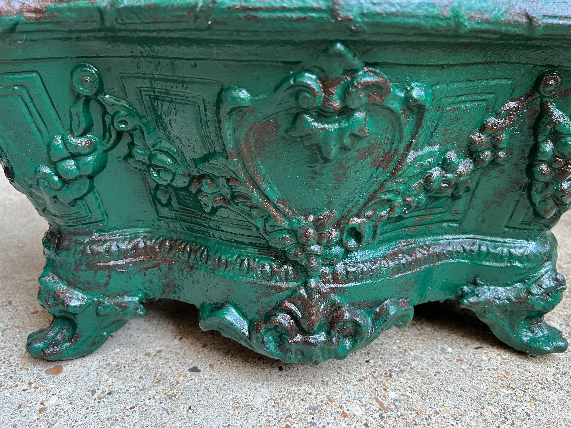 PAAR Antique French Gusseisen Jardiniere großen Fuß Cache Topf Pflanzer c1880 im Angebot 5