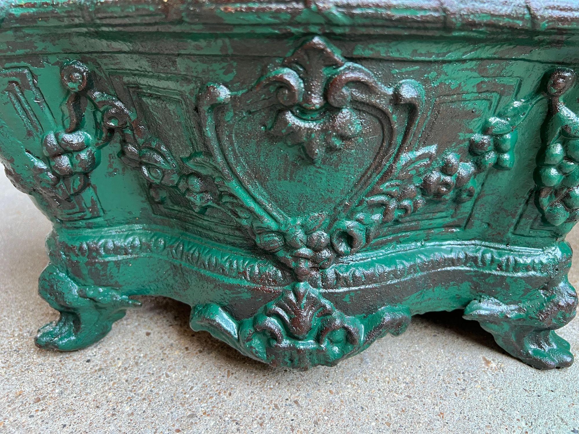 PAAR Antique French Gusseisen Jardiniere großen Fuß Cache Topf Pflanzer c1880 im Angebot 6