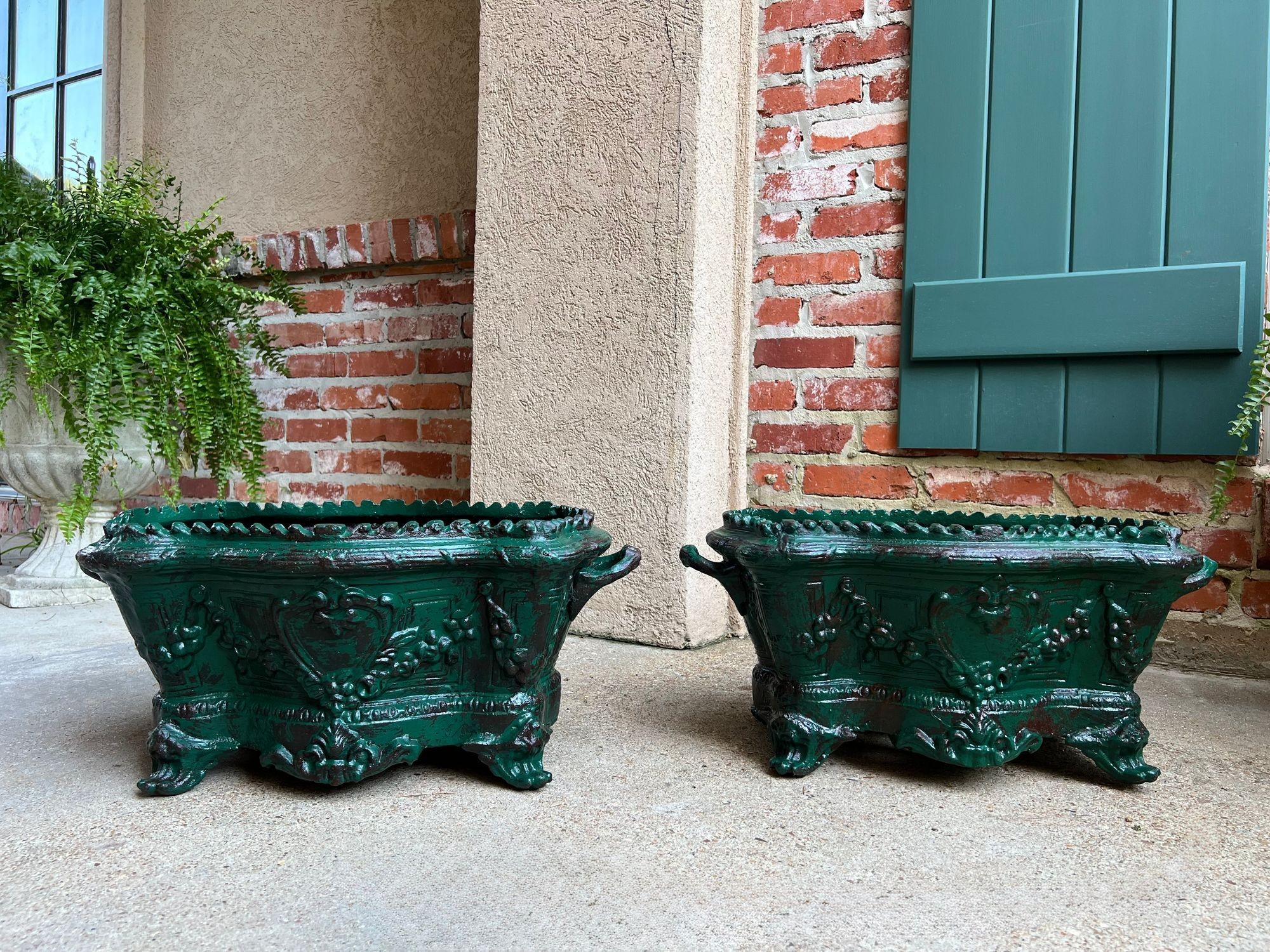 PAAR Antique French Gusseisen Jardiniere großen Fuß Cache Topf Pflanzer c1880 im Angebot 7