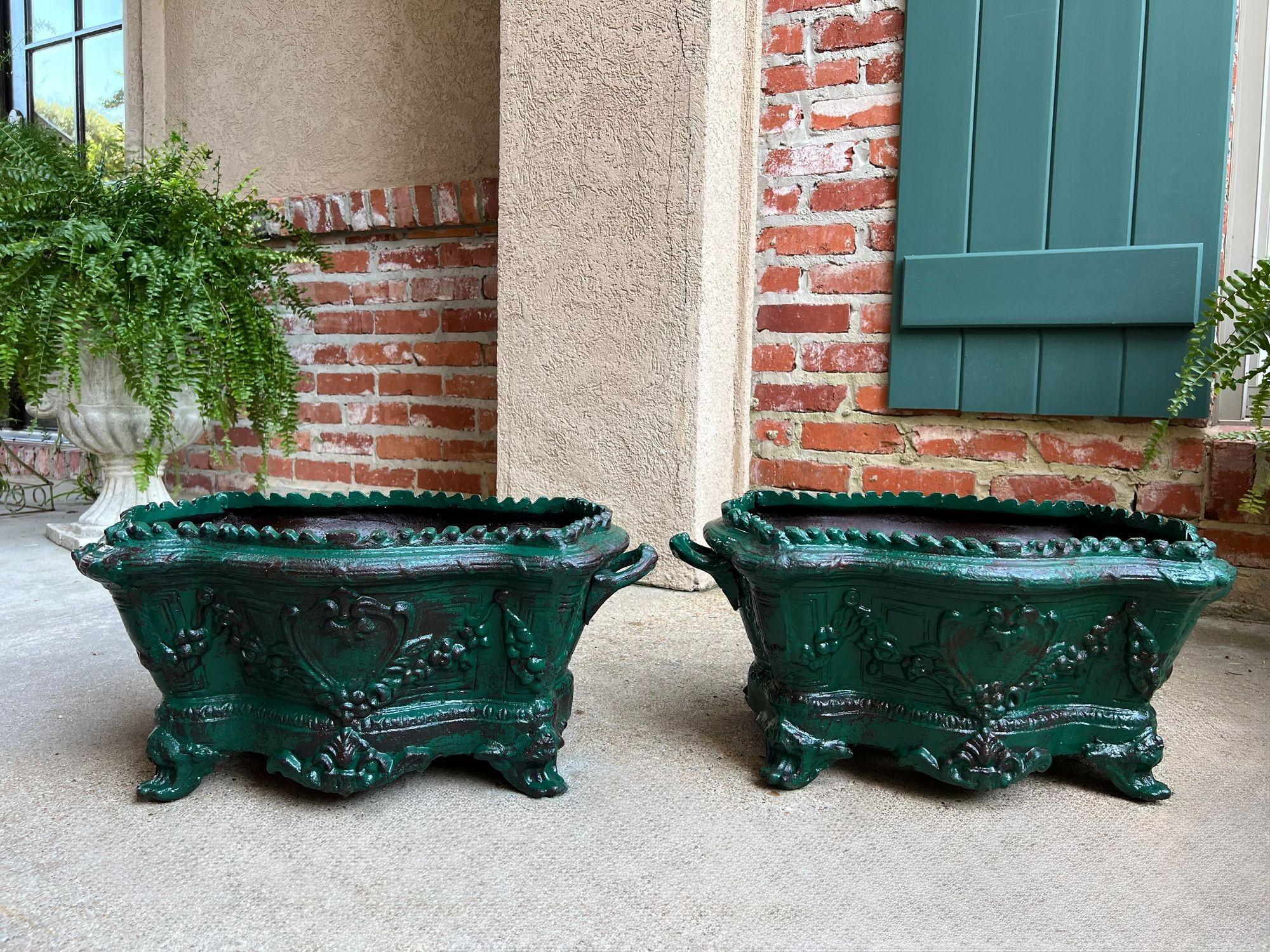 PAAR Antique French Gusseisen Jardiniere großen Fuß Cache Topf Pflanzer c1880 im Angebot 11