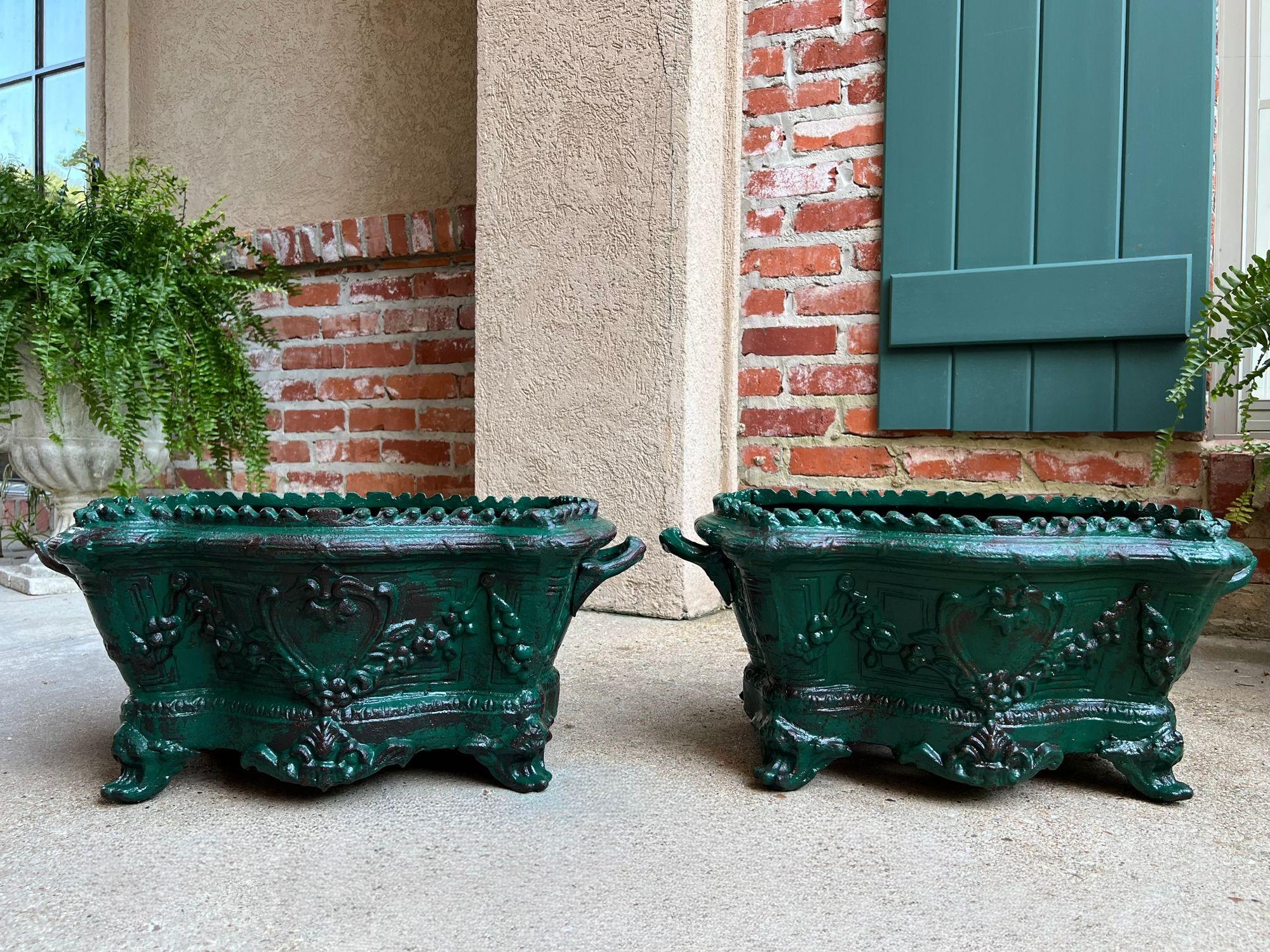 PAAR Antique French Gusseisen Jardiniere großen Fuß Cache Topf Pflanzer c1880 (Gegossen) im Angebot