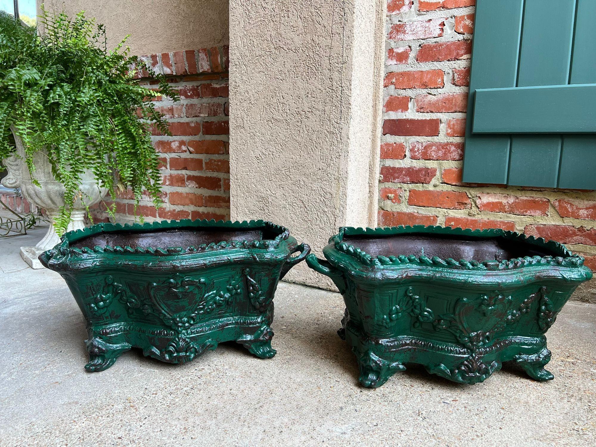 PAAR Antique French Gusseisen Jardiniere großen Fuß Cache Topf Pflanzer c1880 im Zustand „Gut“ im Angebot in Shreveport, LA
