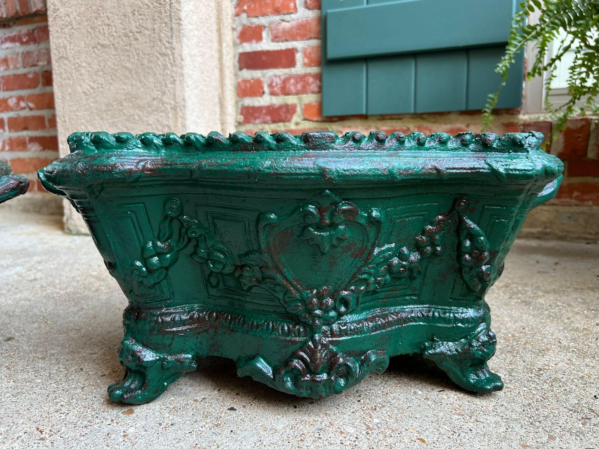 PAAR Antique French Gusseisen Jardiniere großen Fuß Cache Topf Pflanzer c1880 (Eisen) im Angebot