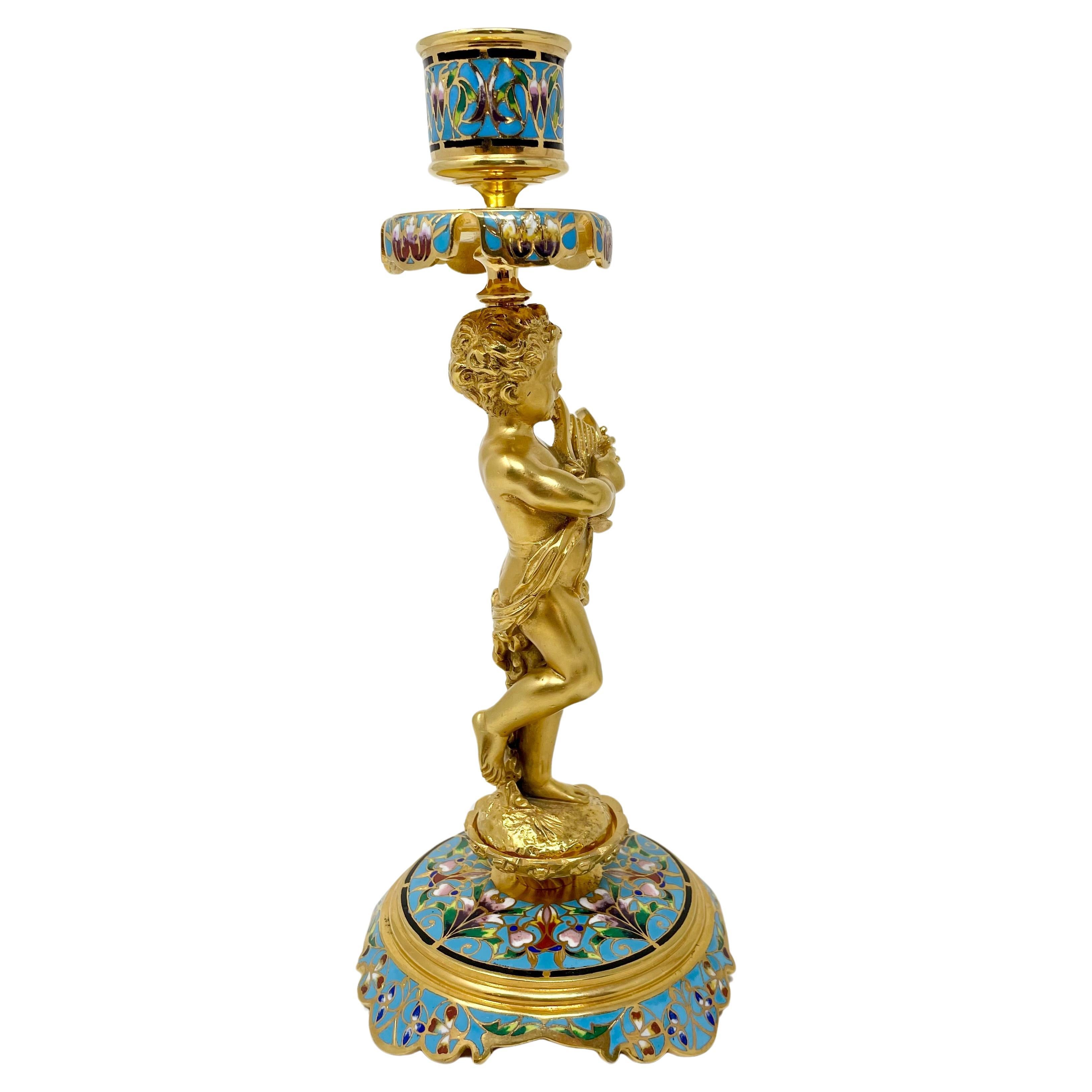 Bronze Paire de chandeliers anciens en émail champlevé et bronze doré à figures musicales en vente