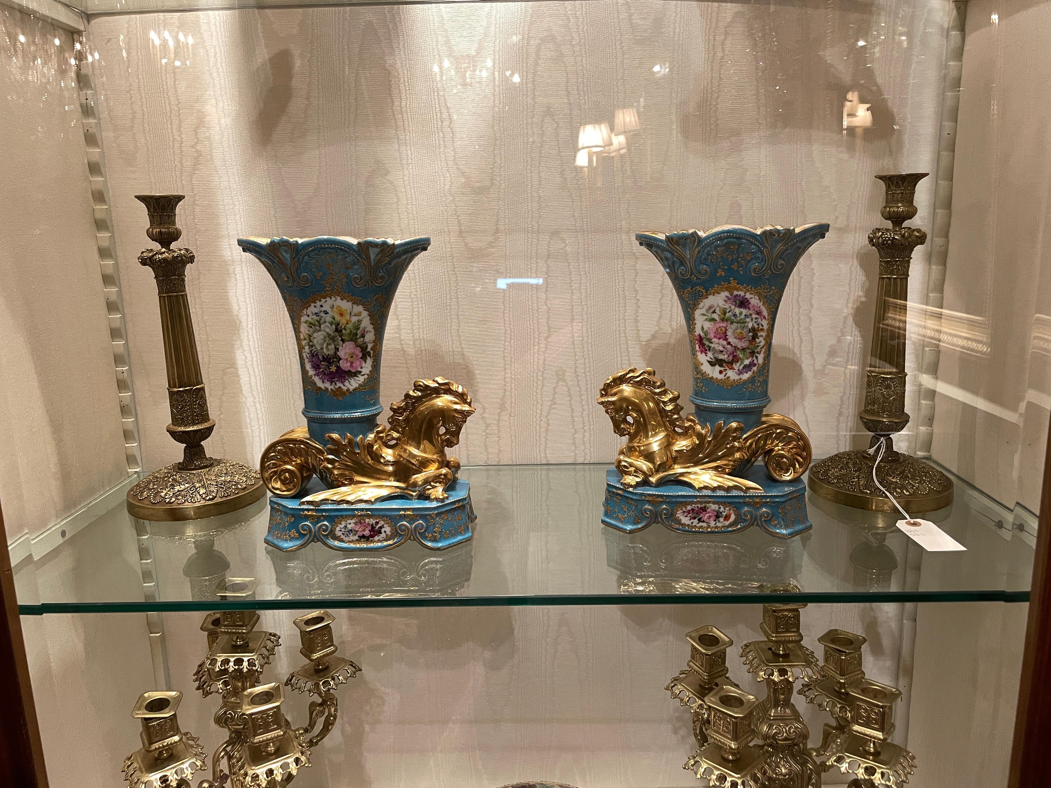 Paar antike französische Charles-XV-Kerzenständer aus Goldbronze, um 1890 (Bronze) im Angebot