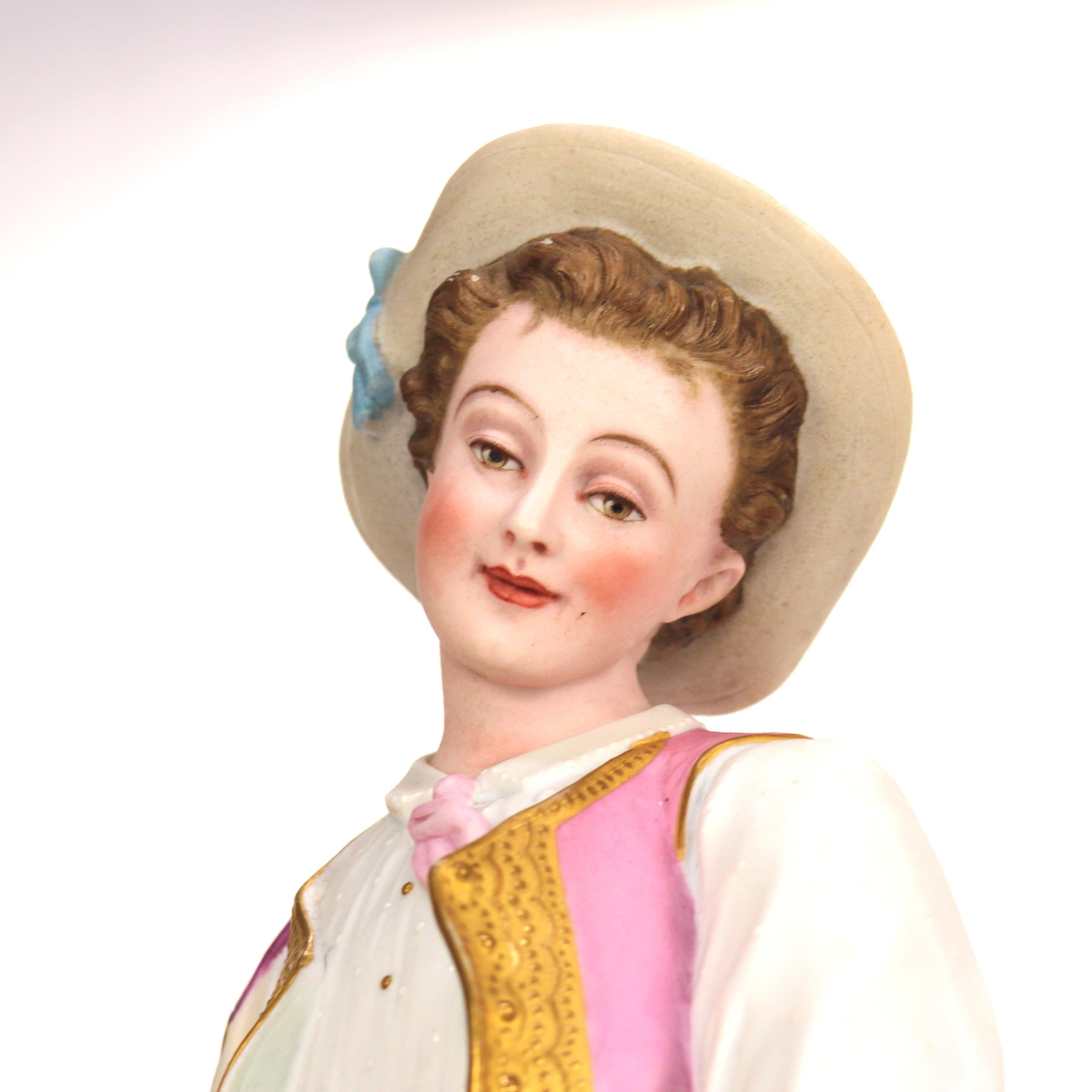 Par de Figuras Antiguas Francesas de Bisque de Porcelana Policromada de la Escuela de Chelsea C1880 Policromado