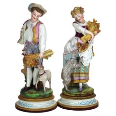 Par de Figuras Antiguas Francesas de Bisque de Porcelana Policromada de la Escuela de Chelsea C1880
