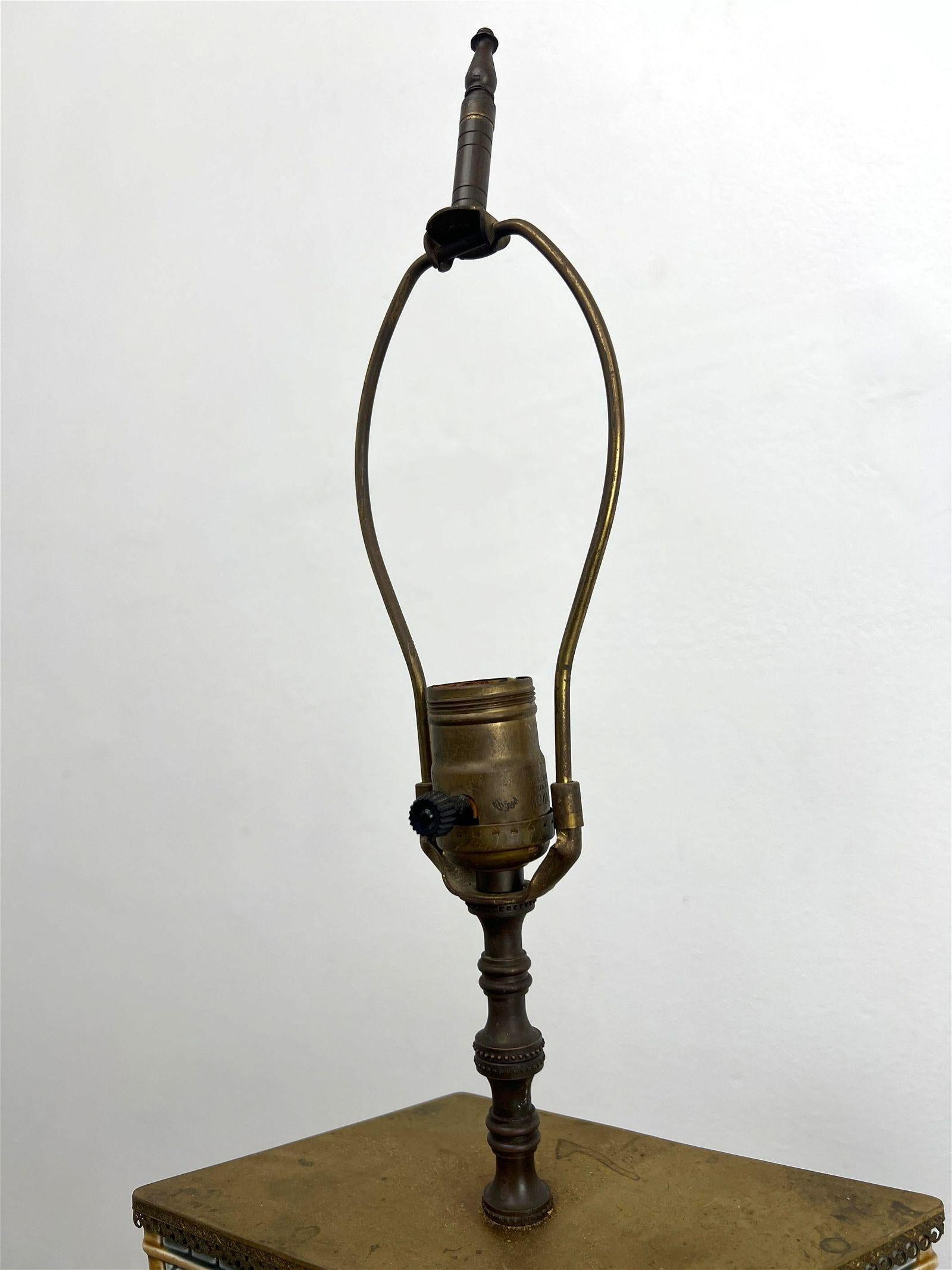 Paar antike französische Chinoiserie-Majolika-Fayence-Tischlampen aus Majolika im Zustand „Gut“ im Angebot in New York, NY
