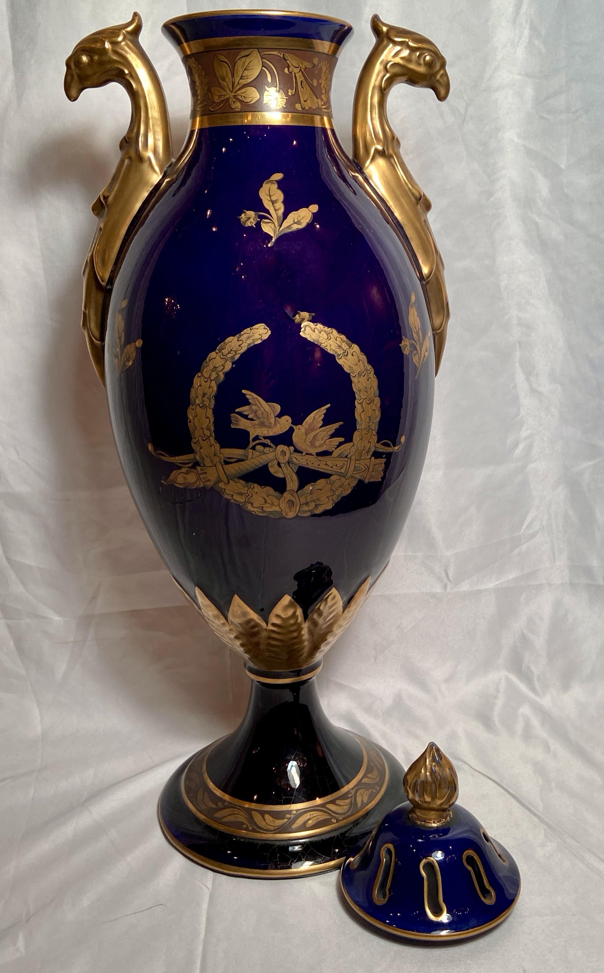Pair Antique French Cobalt Blue and Gold Porcelain Urns, Circa 1900-1910 In Good Condition In New Orleans, LA