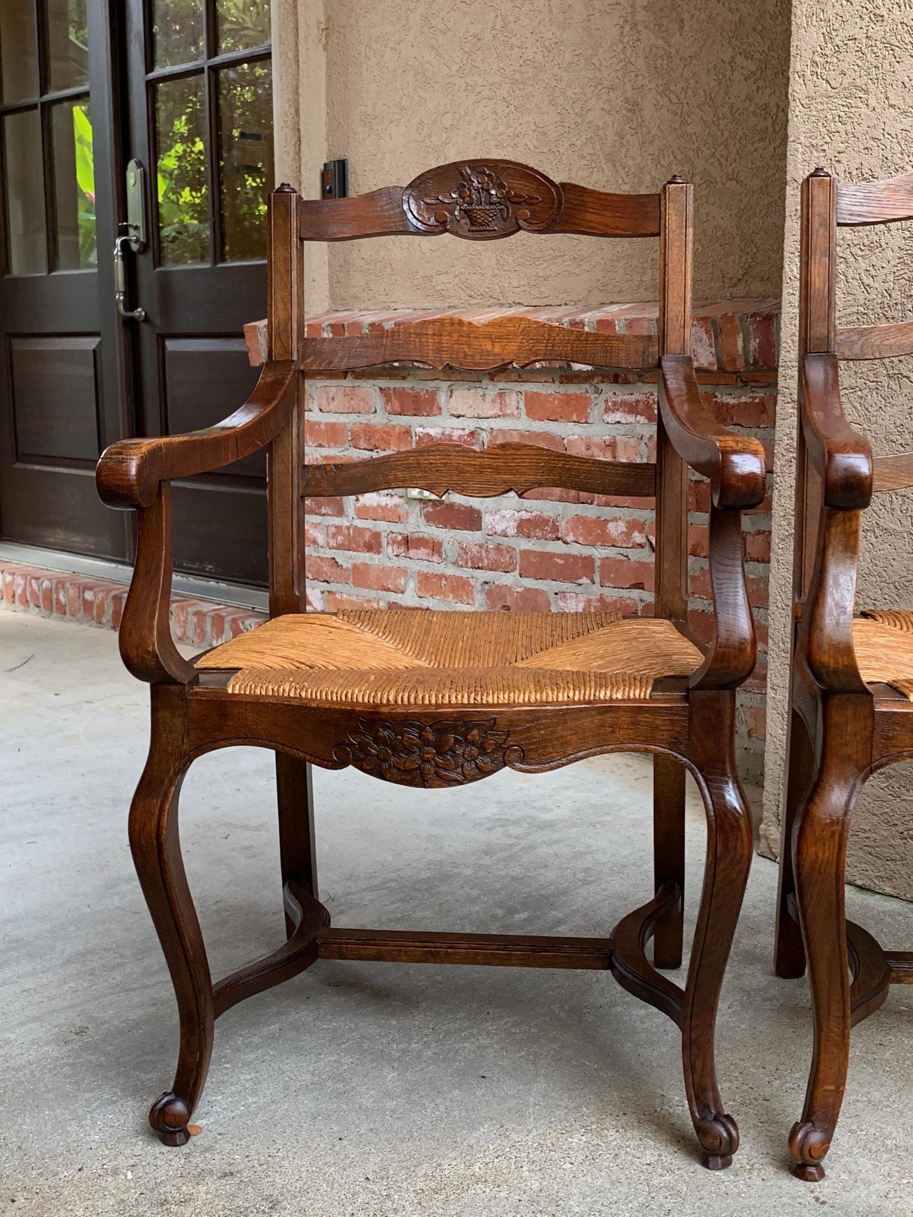 Pair of Antique French Country Carved Oak Ladder Back Dining Armchair Rush Seat In Good Condition In Shreveport, LA