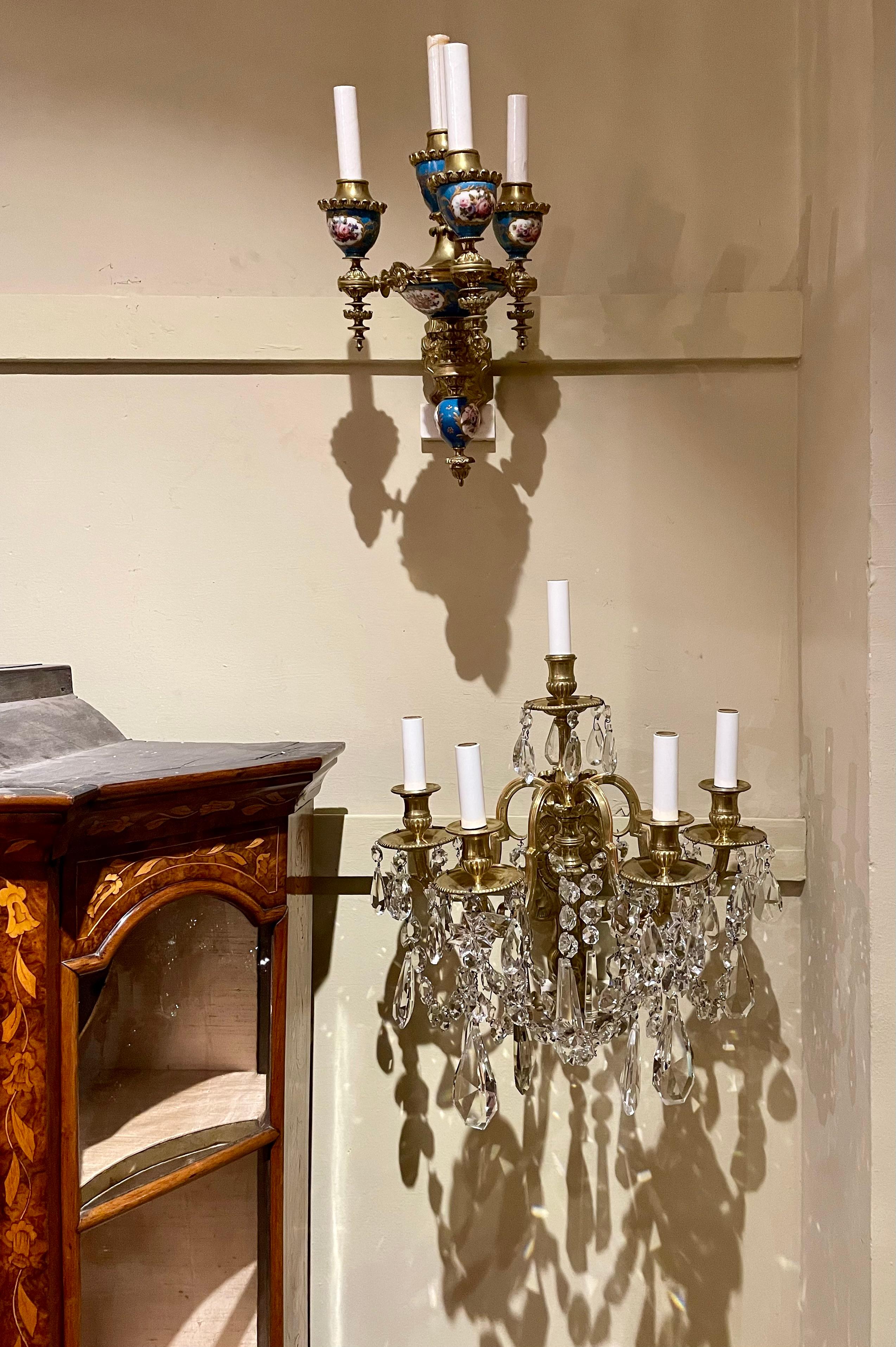 Paire d'appliques anciennes à 5 lumières en cristal taillé français et bronze doré, vers 1890. en vente 5