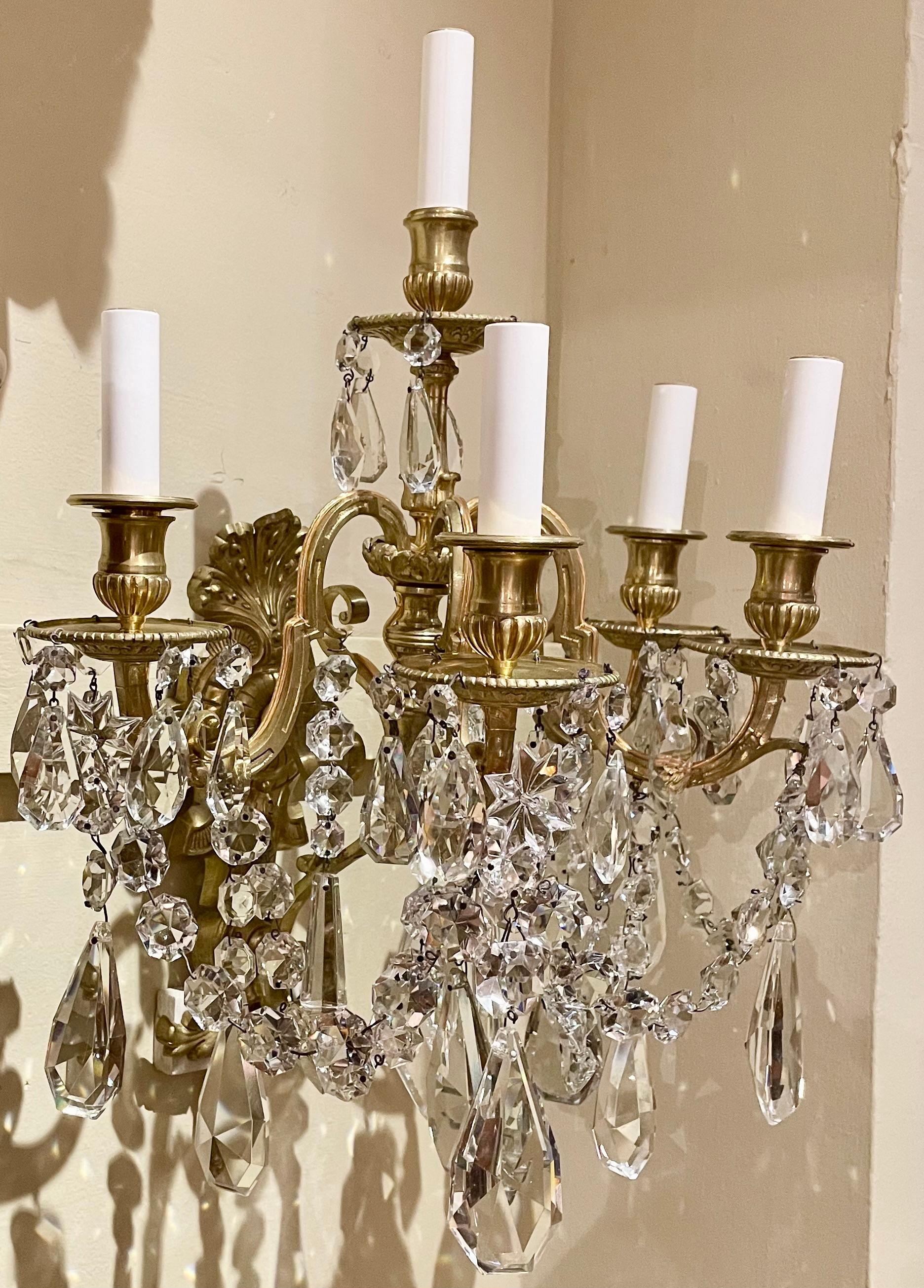Paire d'appliques anciennes à 5 lumières en cristal taillé français et bronze doré, vers 1890. en vente 4