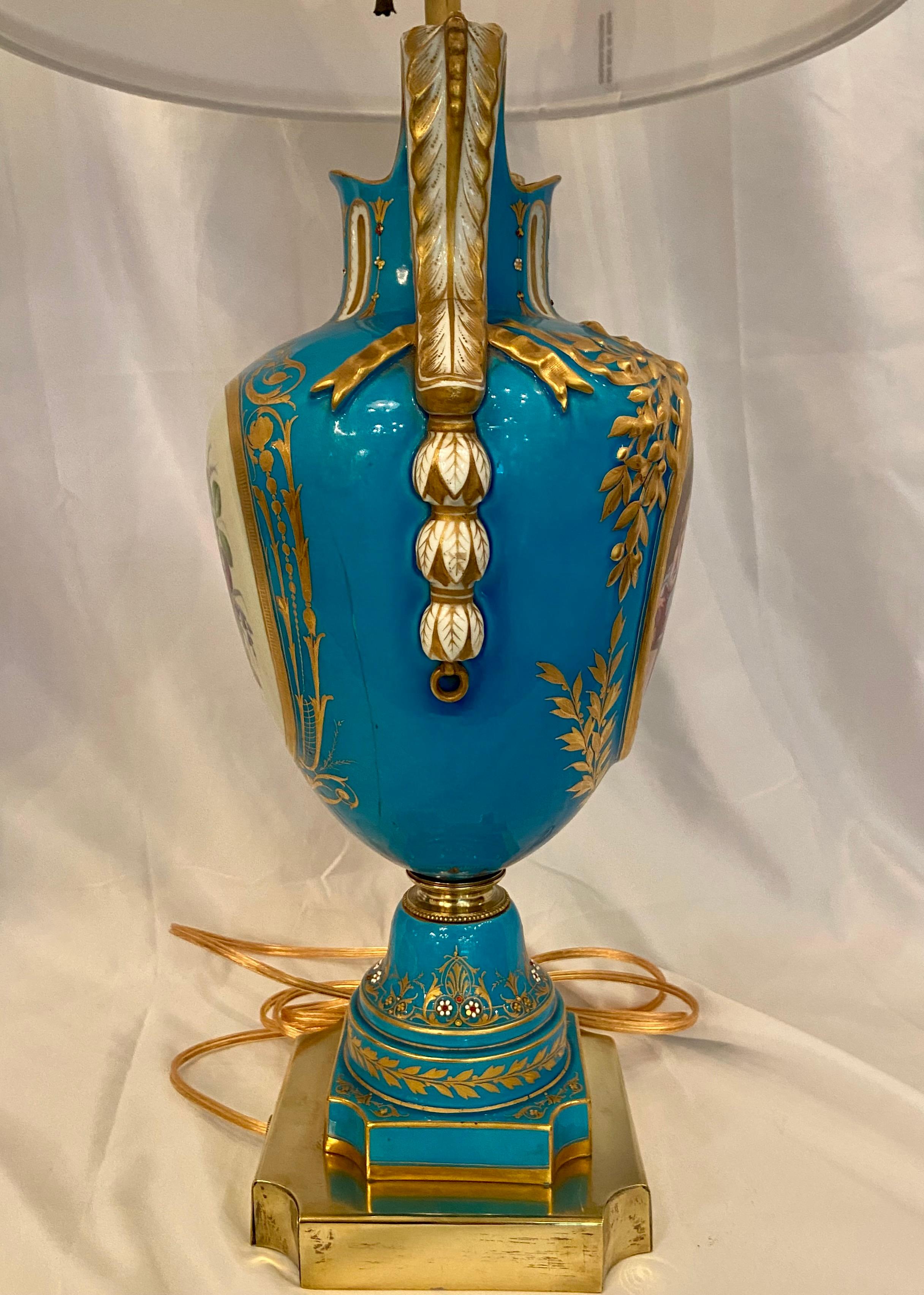 Paire de lampes françaises anciennes en porcelaine « Vieux Paris », bleu cyan et or, vers 1880 Bon état - En vente à New Orleans, LA