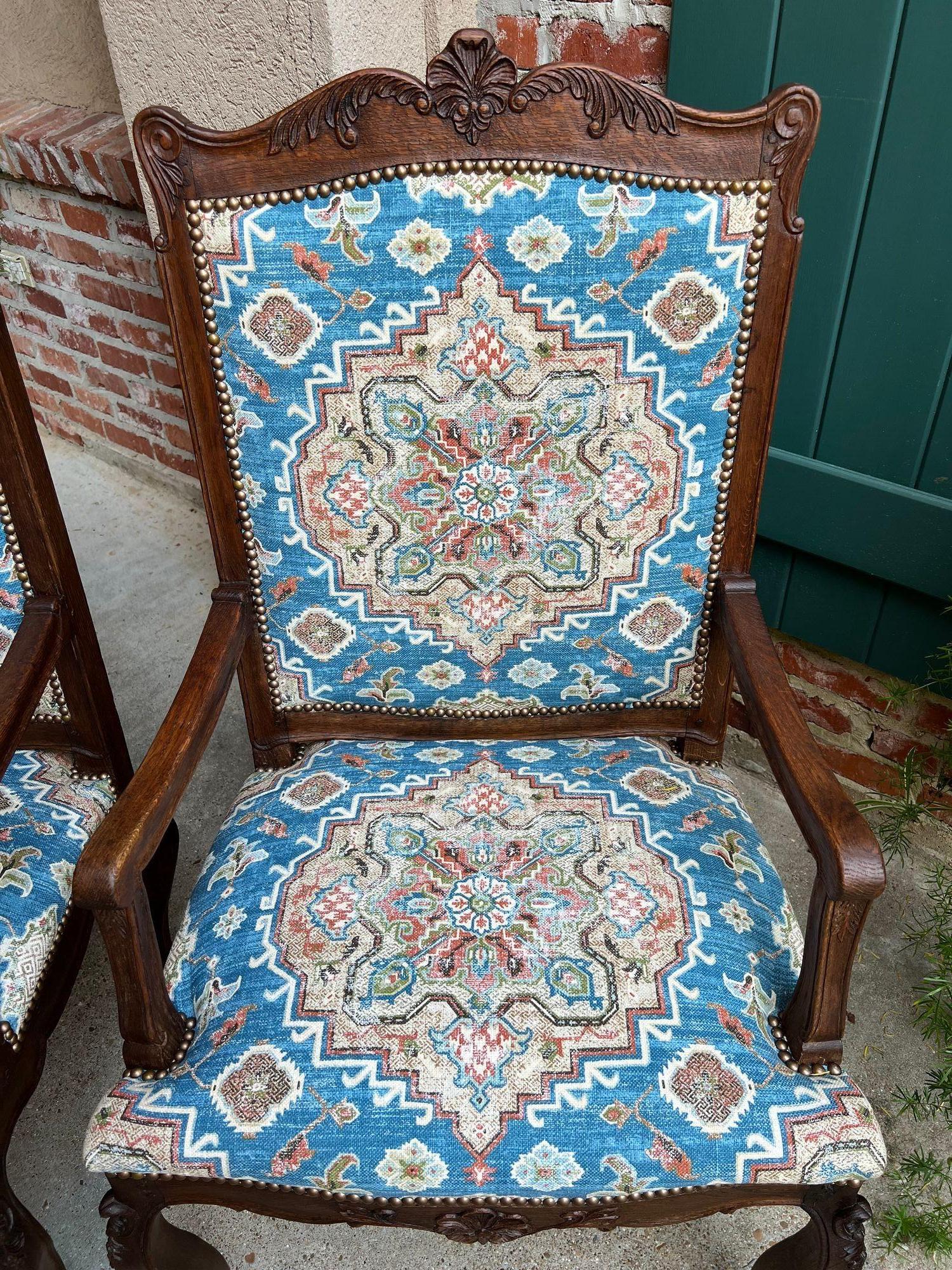COPPIA Antique French Dining Arm Chair Louis XV Carved Oak Blu Persian textile in vendita 10