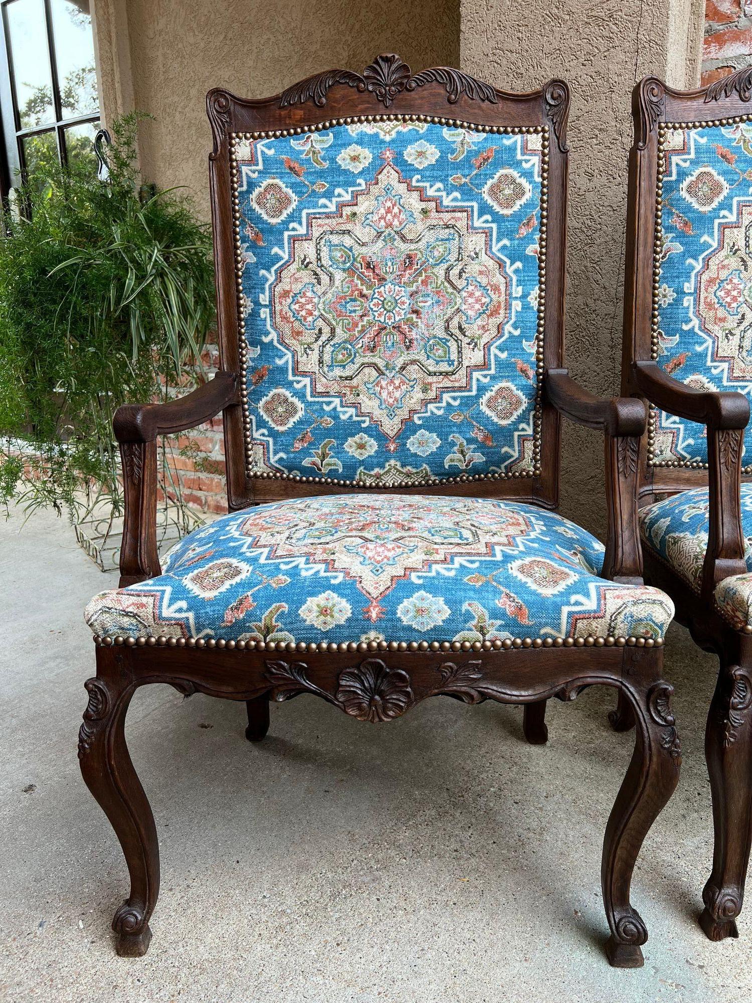 Francese COPPIA Antique French Dining Arm Chair Louis XV Carved Oak Blu Persian textile in vendita