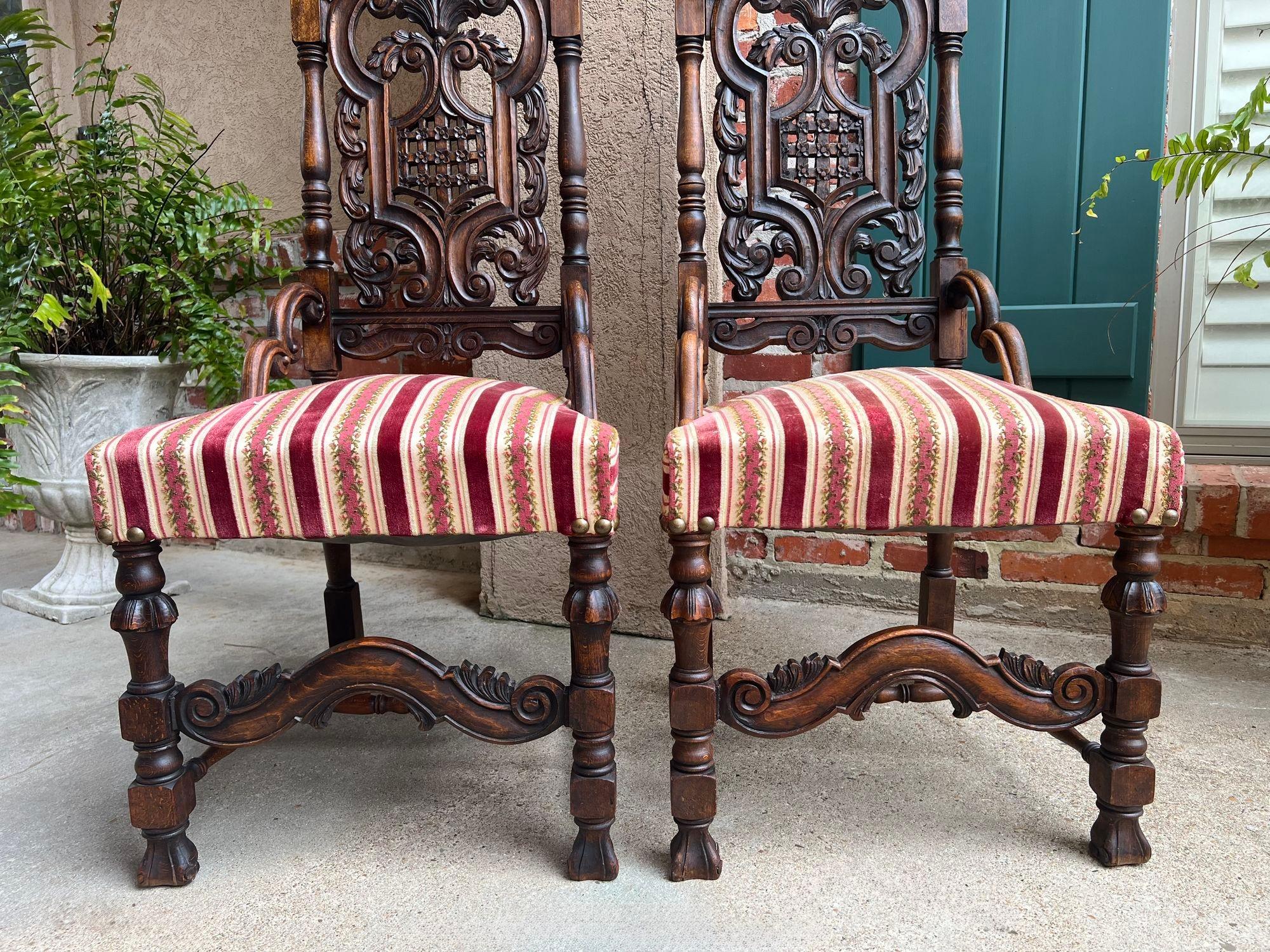 Intagliato COPPIA Sedie da pranzo francesi antiche Rinascimento aperte intagliate Oak SET di 2 in vendita