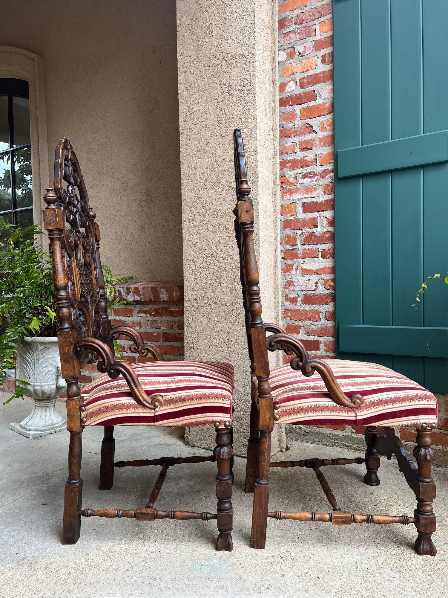 COPPIA Sedie da pranzo francesi antiche Rinascimento aperte intagliate Oak SET di 2 In condizioni buone in vendita a Shreveport, LA