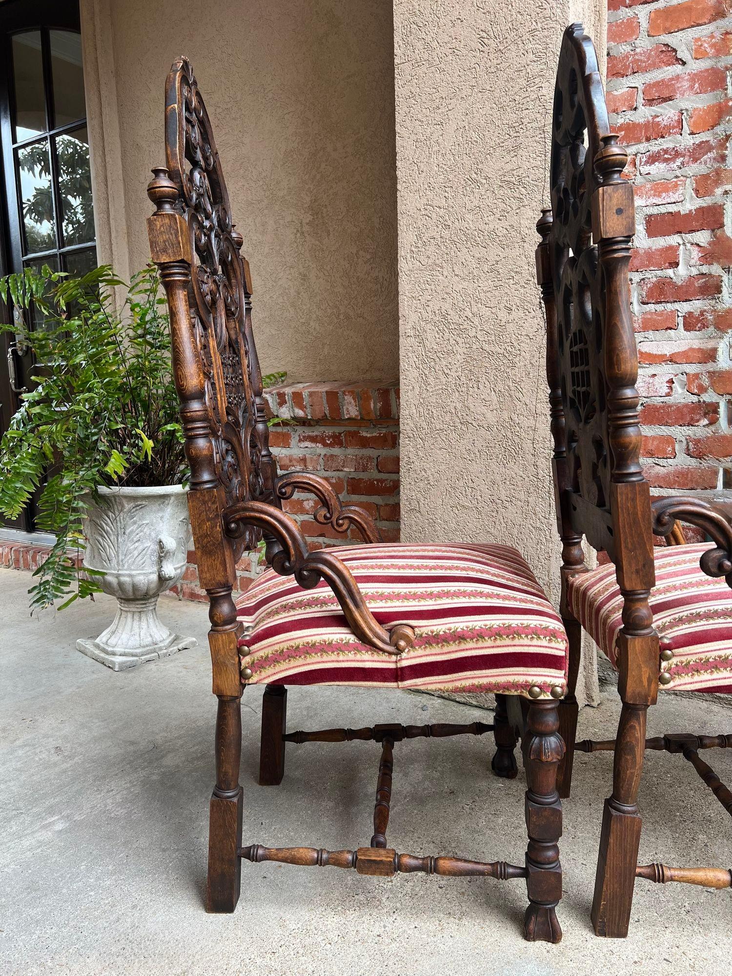 XIX secolo COPPIA Sedie da pranzo francesi antiche Rinascimento aperte intagliate Oak SET di 2 in vendita