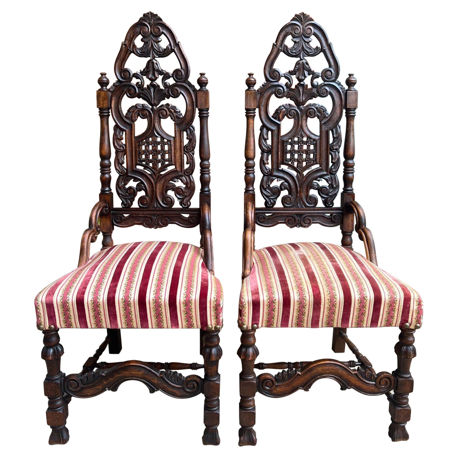 Chaises de salle à manger françaises anciennes de style néo-Renaissance ouverte en chêne sculpté lot de 2