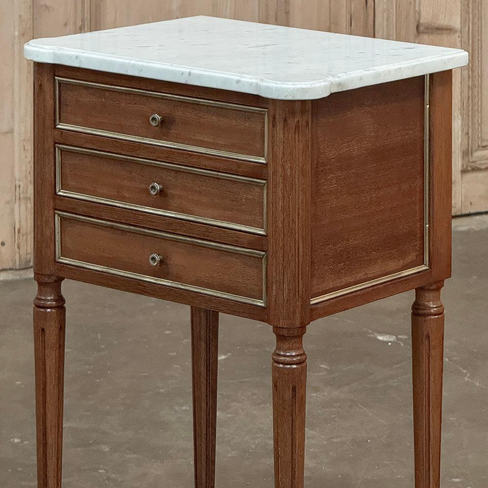 Coppia Antique French Directoire Tavolini in mogano con marmo di Carrara in vendita 3