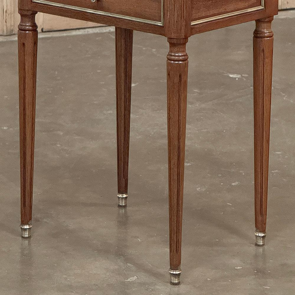Coppia Antique French Directoire Tavolini in mogano con marmo di Carrara in vendita 4