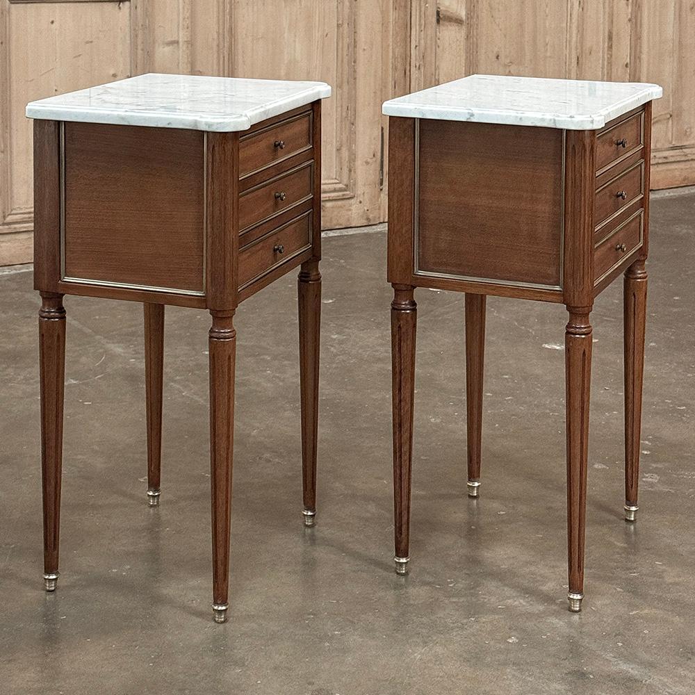 Coppia Antique French Directoire Tavolini in mogano con marmo di Carrara in vendita 5