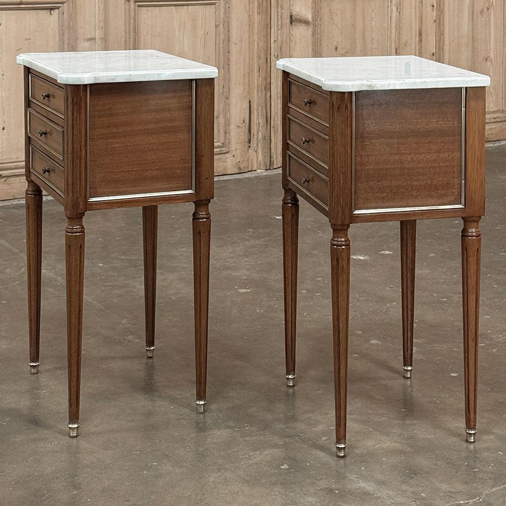 Coppia Antique French Directoire Tavolini in mogano con marmo di Carrara in vendita 6
