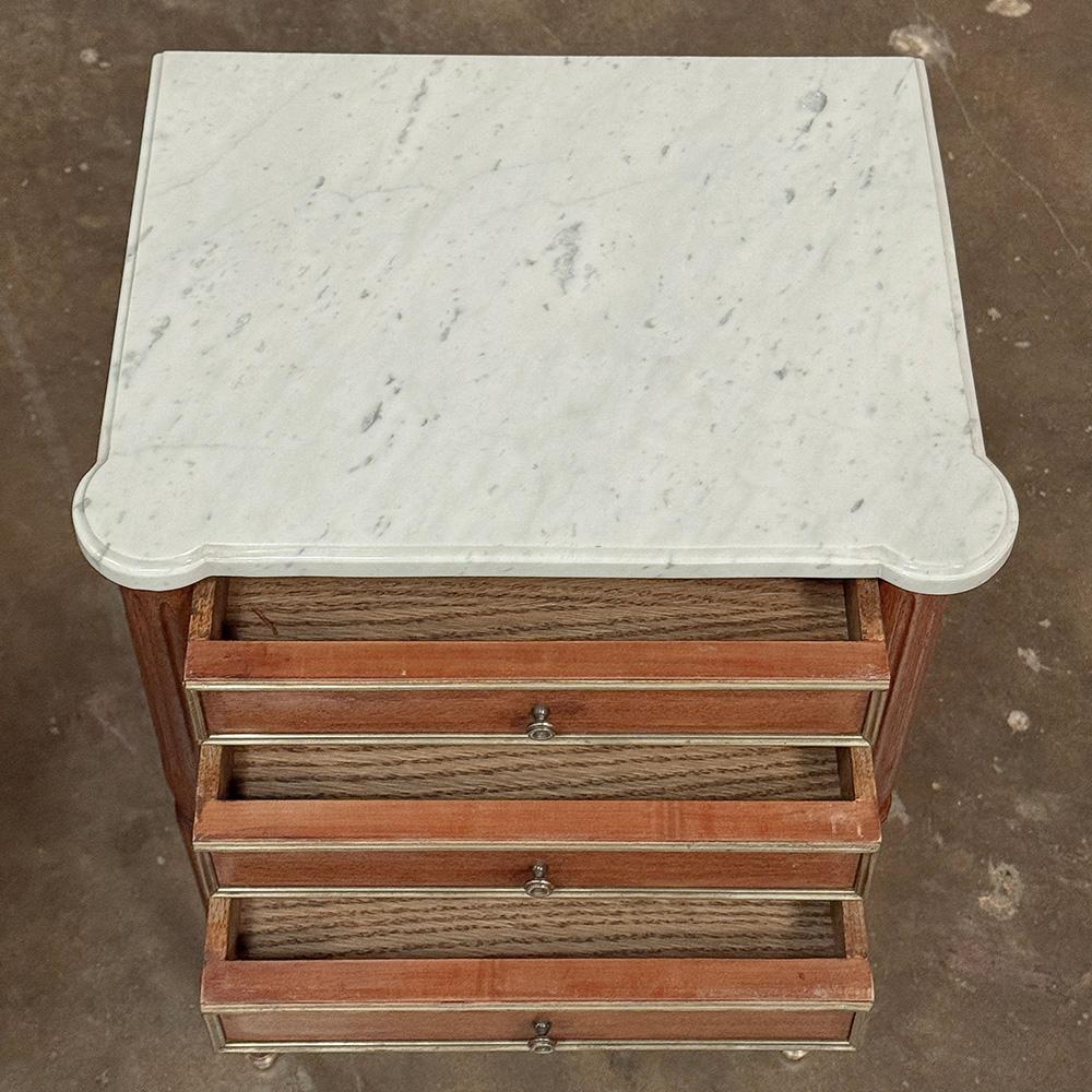 Coppia Antique French Directoire Tavolini in mogano con marmo di Carrara in vendita 9