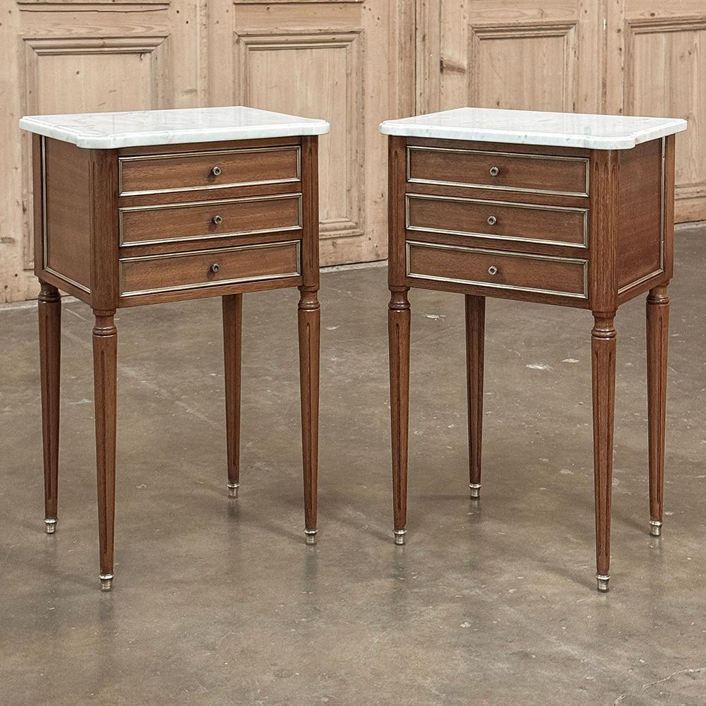 Direttorio Coppia Antique French Directoire Tavolini in mogano con marmo di Carrara in vendita