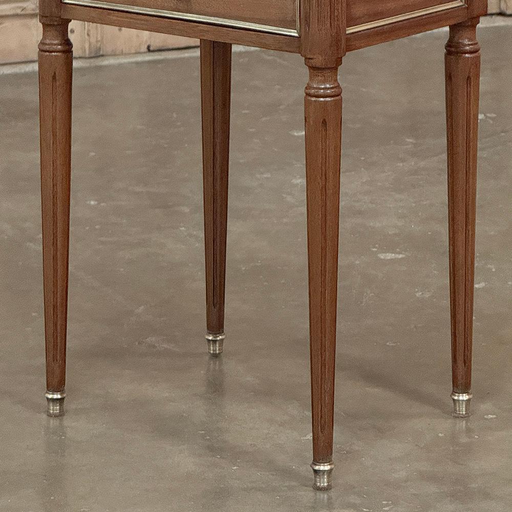 Ottone Coppia Antique French Directoire Tavolini in mogano con marmo di Carrara in vendita